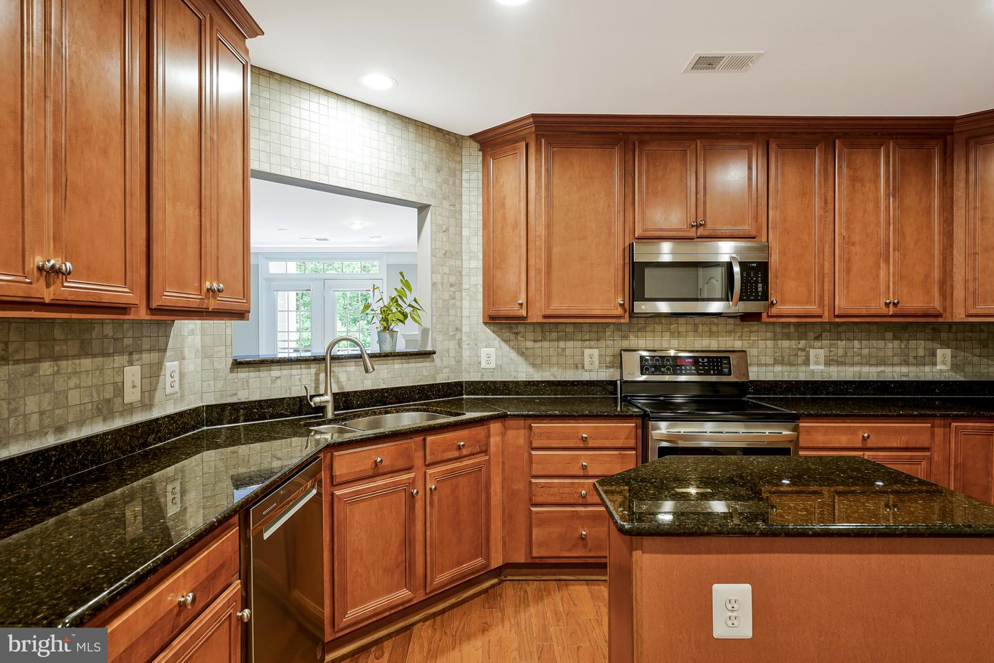 2903 SAINTSBURY PLAZA ##302, FAIRFAX, Virginia 22031, 3 Bedrooms Bedrooms, ,2 BathroomsBathrooms,Residential,For sale,2903 SAINTSBURY PLAZA ##302,VAFX2244750 MLS # VAFX2244750