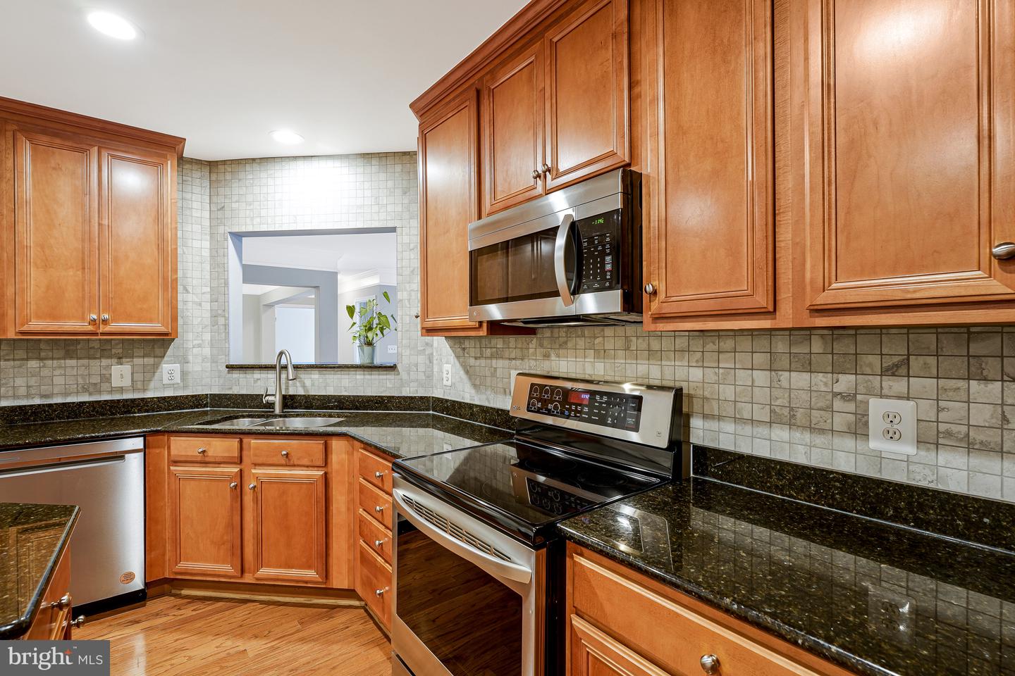 2903 SAINTSBURY PLAZA ##302, FAIRFAX, Virginia 22031, 3 Bedrooms Bedrooms, ,2 BathroomsBathrooms,Residential,For sale,2903 SAINTSBURY PLAZA ##302,VAFX2244750 MLS # VAFX2244750