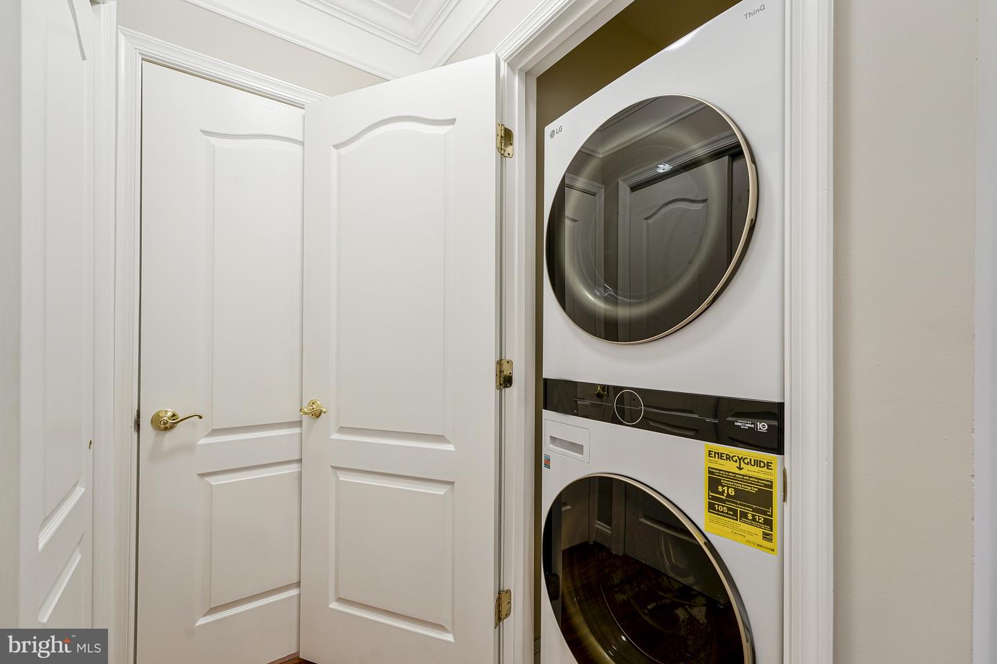 2903 SAINTSBURY PLAZA ##302, FAIRFAX, Virginia 22031, 3 Bedrooms Bedrooms, ,2 BathroomsBathrooms,Residential,For sale,2903 SAINTSBURY PLAZA ##302,VAFX2244750 MLS # VAFX2244750