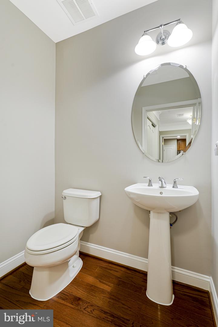 2903 SAINTSBURY PLAZA ##302, FAIRFAX, Virginia 22031, 3 Bedrooms Bedrooms, ,2 BathroomsBathrooms,Residential,For sale,2903 SAINTSBURY PLAZA ##302,VAFX2244750 MLS # VAFX2244750