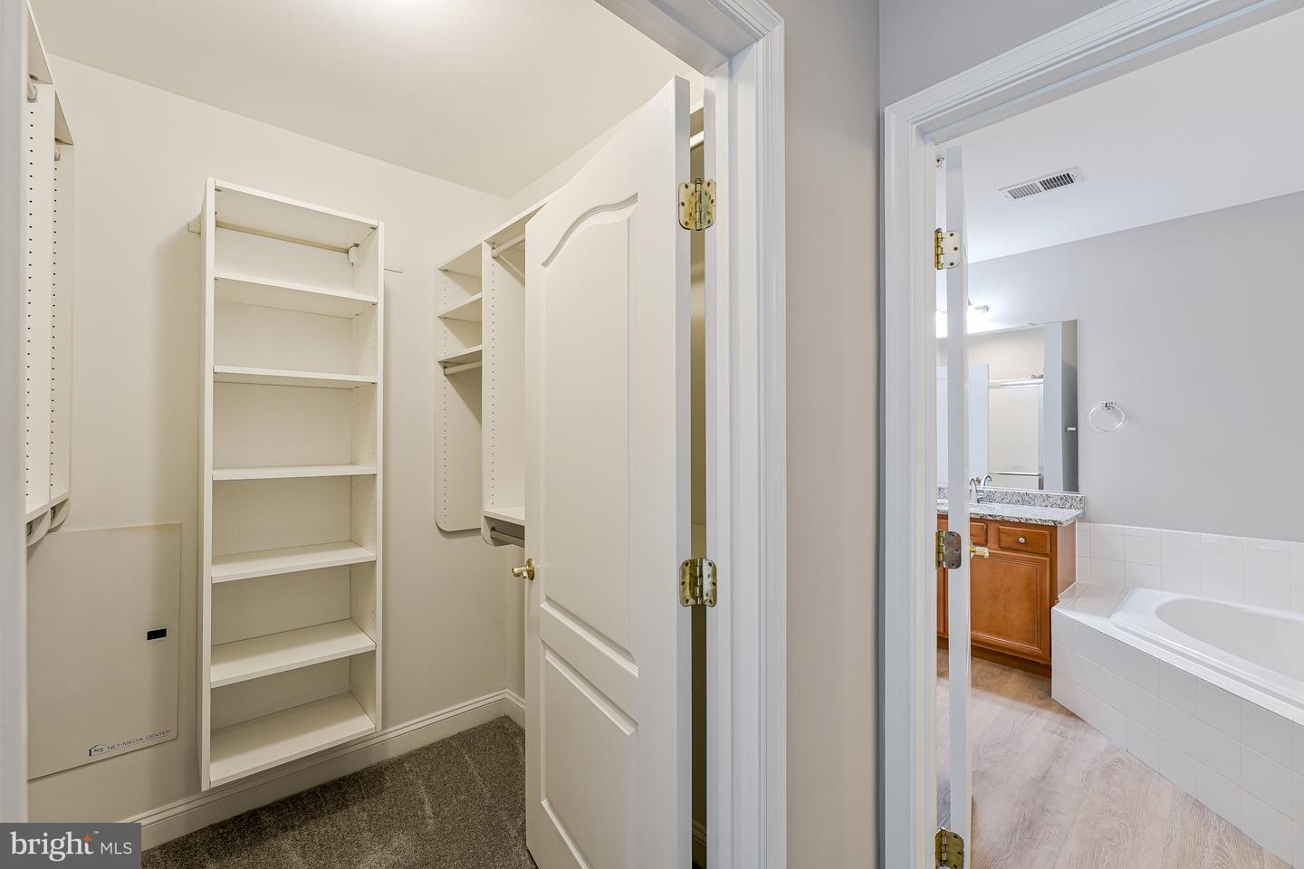 2903 SAINTSBURY PLAZA ##302, FAIRFAX, Virginia 22031, 3 Bedrooms Bedrooms, ,2 BathroomsBathrooms,Residential,For sale,2903 SAINTSBURY PLAZA ##302,VAFX2244750 MLS # VAFX2244750