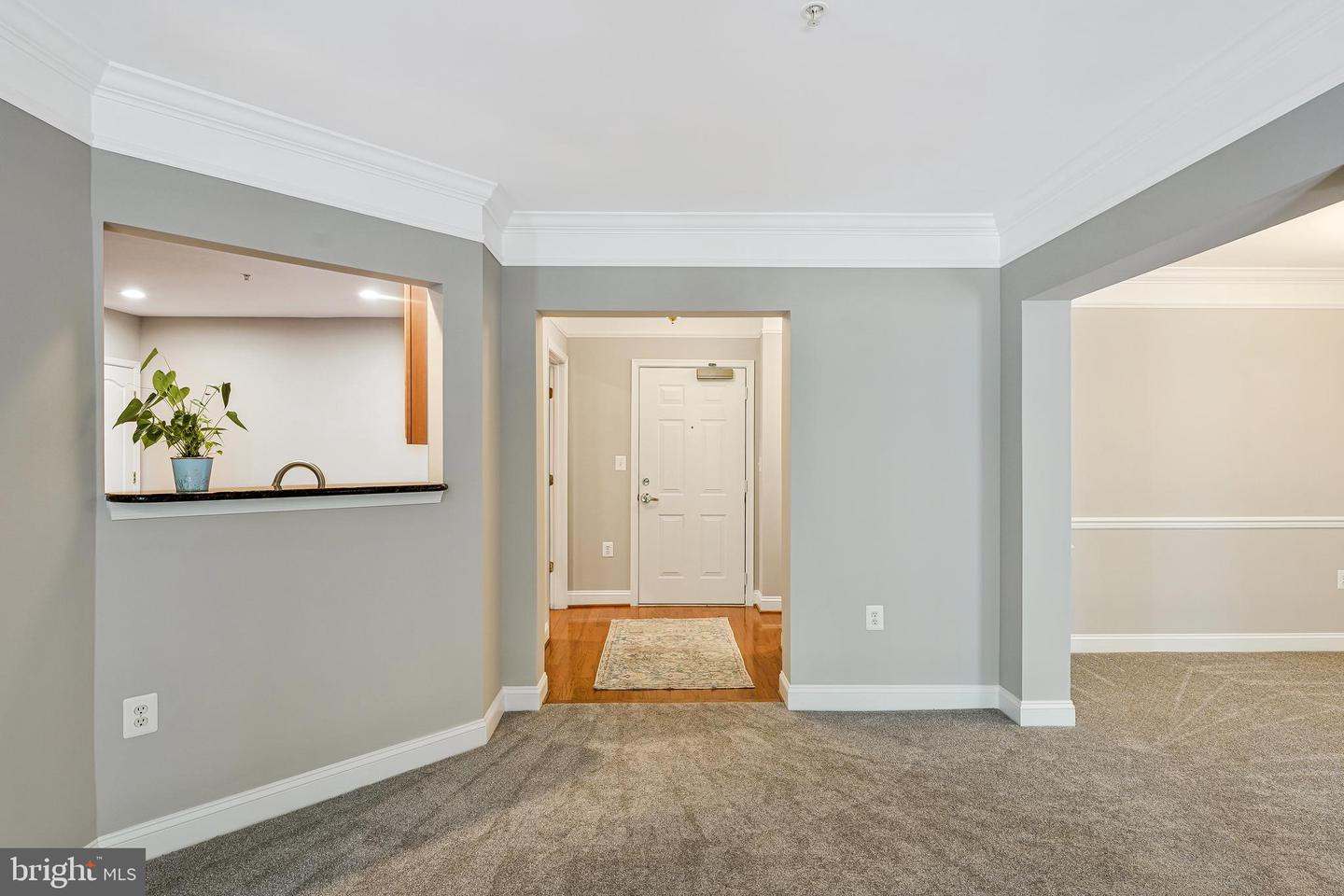 2903 SAINTSBURY PLAZA ##302, FAIRFAX, Virginia 22031, 3 Bedrooms Bedrooms, ,2 BathroomsBathrooms,Residential,For sale,2903 SAINTSBURY PLAZA ##302,VAFX2244750 MLS # VAFX2244750