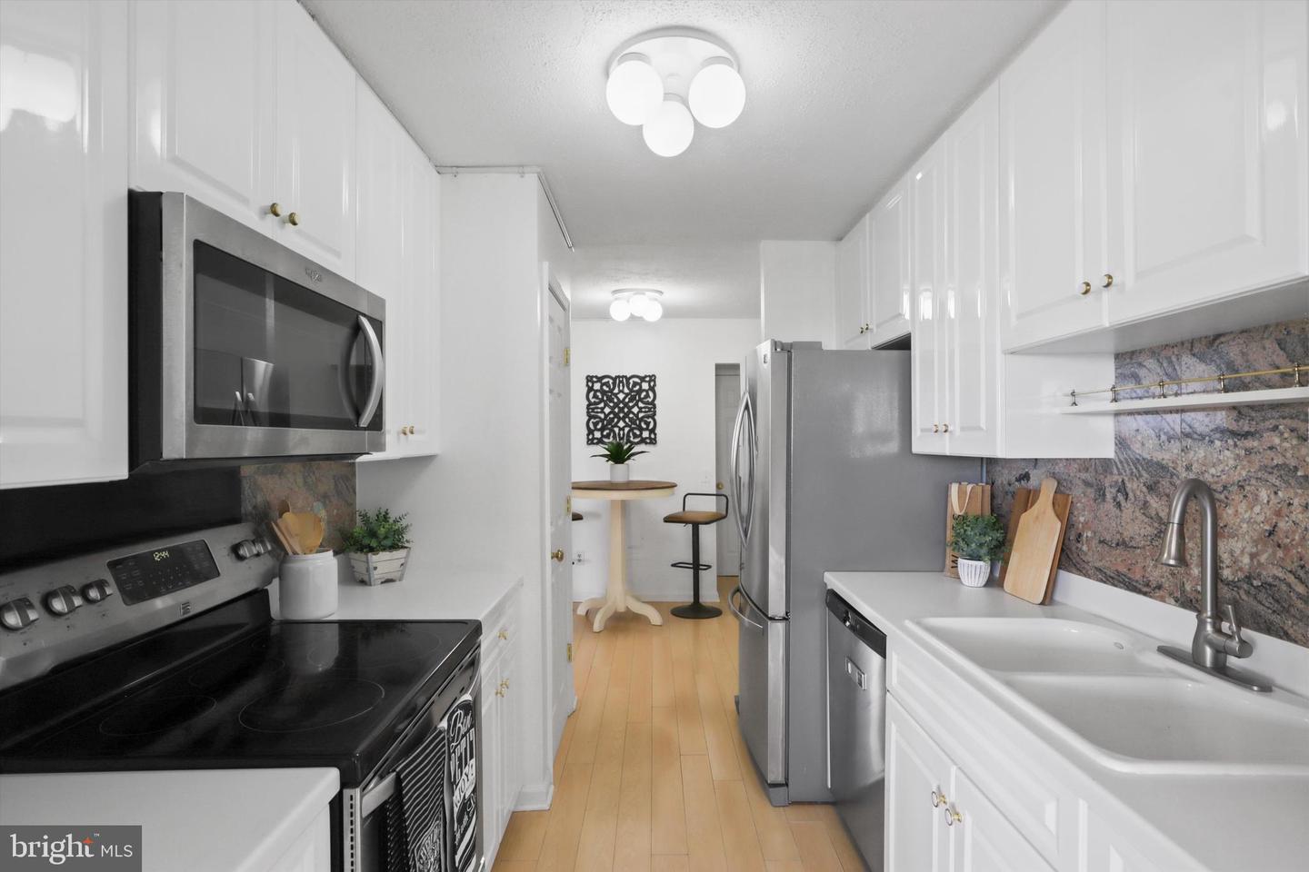 6101 EDSALL RD #611, ALEXANDRIA, Virginia 22304, 2 Bedrooms Bedrooms, ,2 BathroomsBathrooms,Residential,For sale,6101 EDSALL RD #611,VAAX2046054 MLS # VAAX2046054