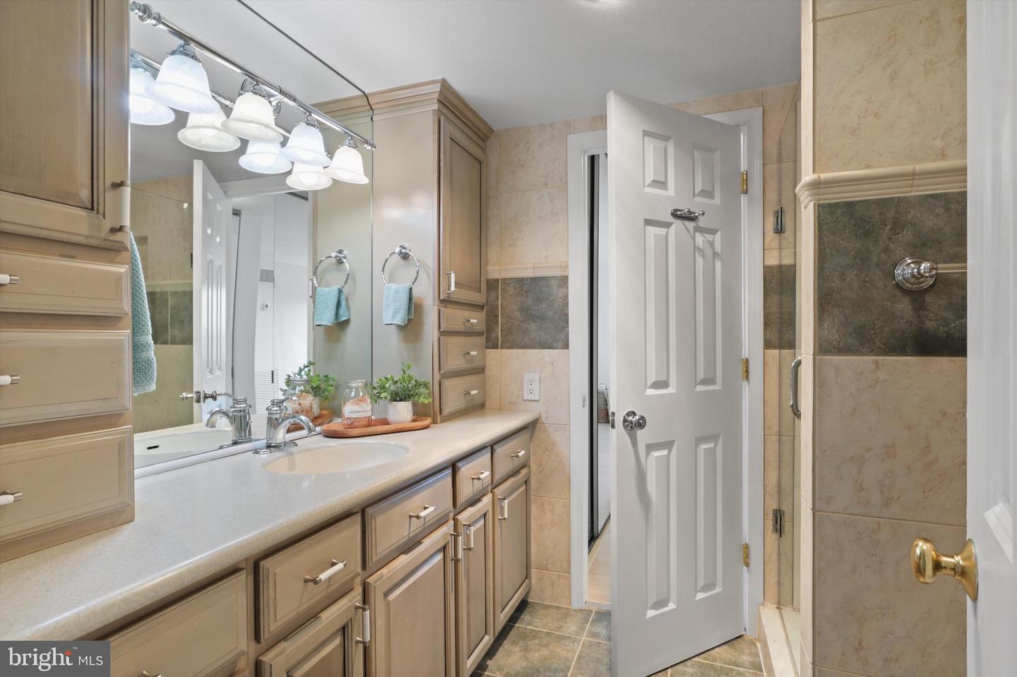6101 EDSALL RD #611, ALEXANDRIA, Virginia 22304, 2 Bedrooms Bedrooms, ,2 BathroomsBathrooms,Residential,For sale,6101 EDSALL RD #611,VAAX2046054 MLS # VAAX2046054
