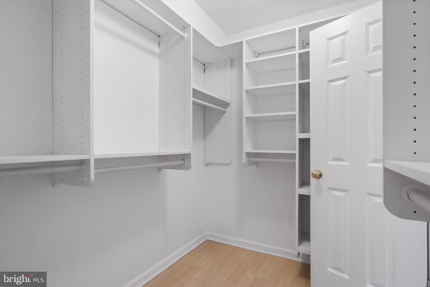 6101 EDSALL RD #611, ALEXANDRIA, Virginia 22304, 2 Bedrooms Bedrooms, ,2 BathroomsBathrooms,Residential,For sale,6101 EDSALL RD #611,VAAX2046054 MLS # VAAX2046054