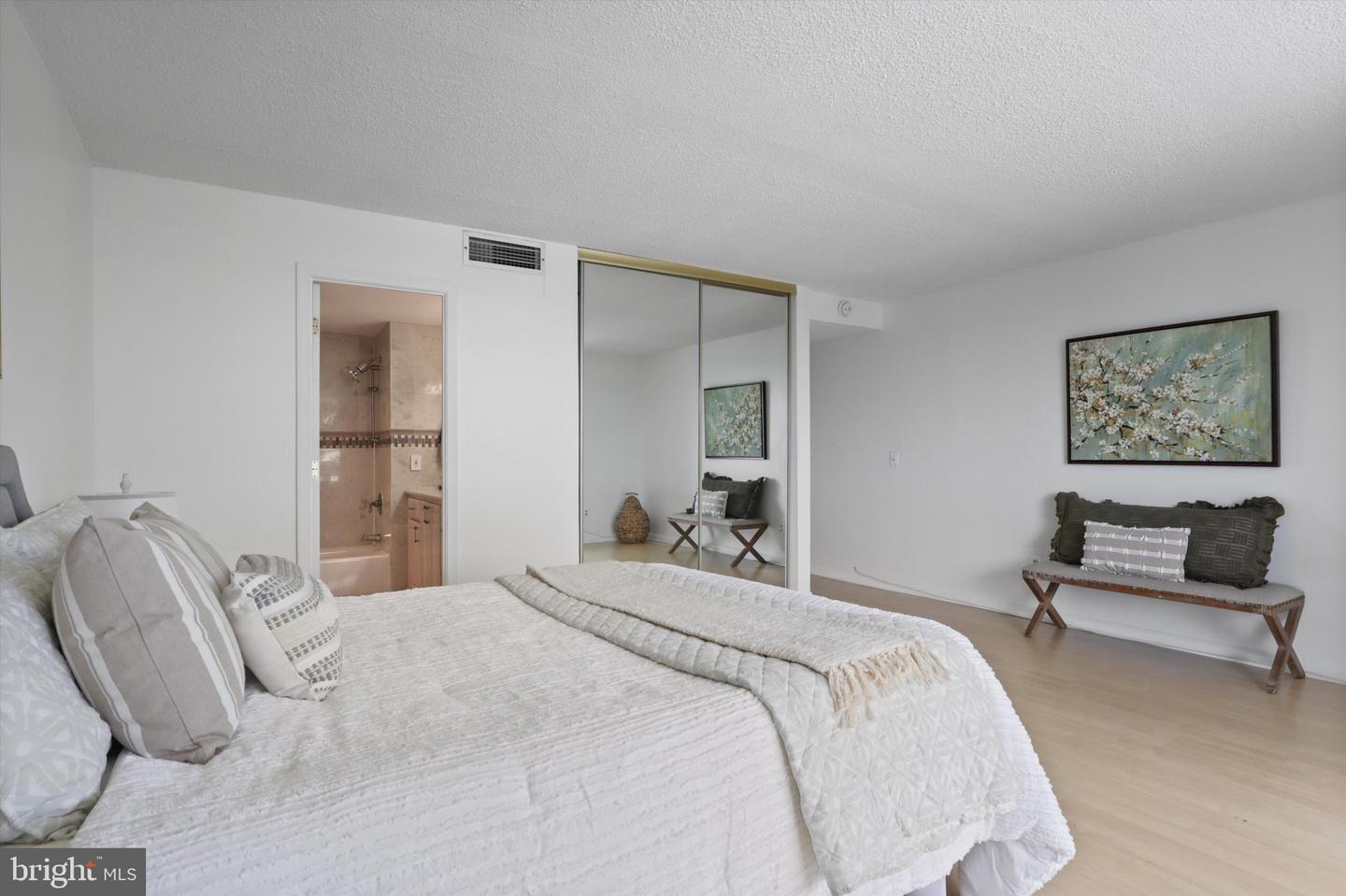 6101 EDSALL RD #611, ALEXANDRIA, Virginia 22304, 2 Bedrooms Bedrooms, ,2 BathroomsBathrooms,Residential,For sale,6101 EDSALL RD #611,VAAX2046054 MLS # VAAX2046054