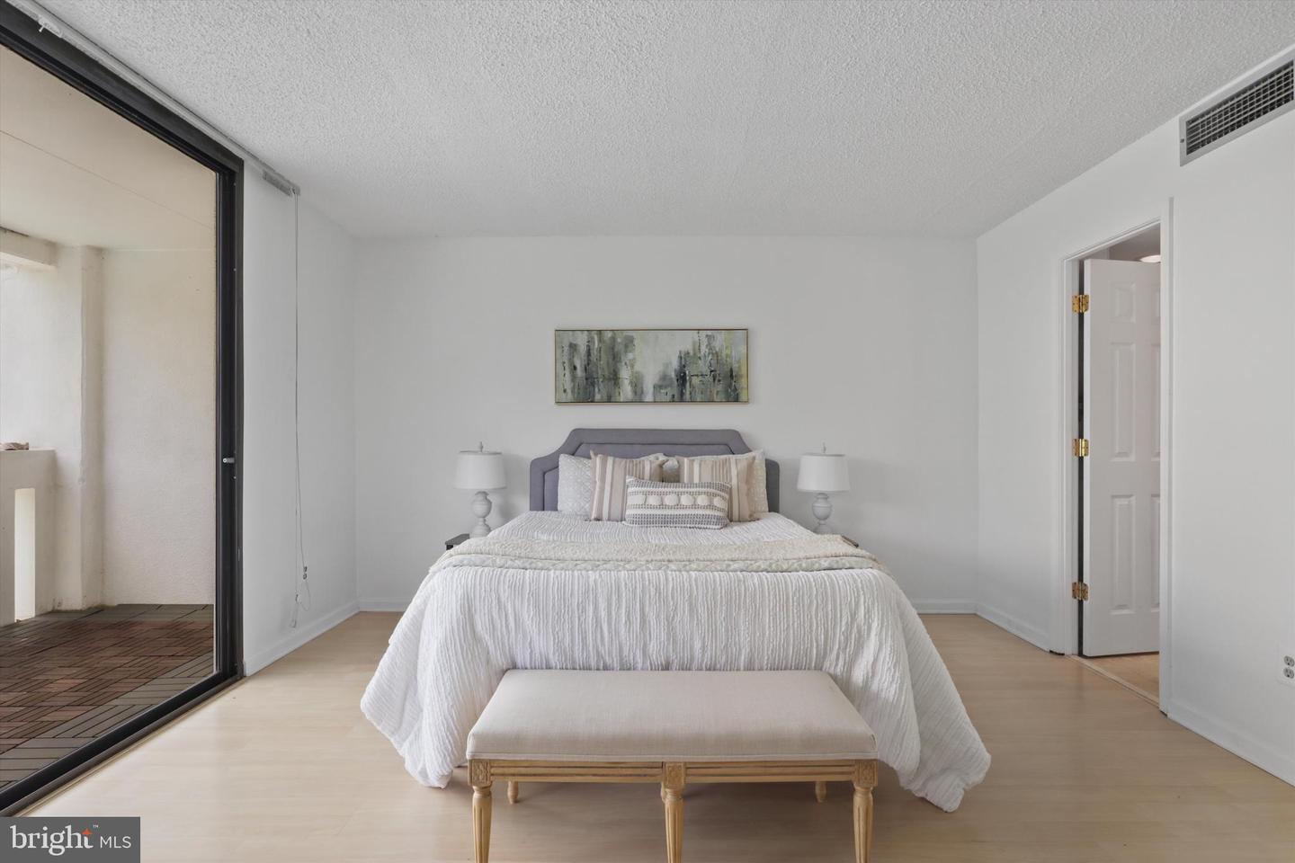 6101 EDSALL RD #611, ALEXANDRIA, Virginia 22304, 2 Bedrooms Bedrooms, ,2 BathroomsBathrooms,Residential,For sale,6101 EDSALL RD #611,VAAX2046054 MLS # VAAX2046054
