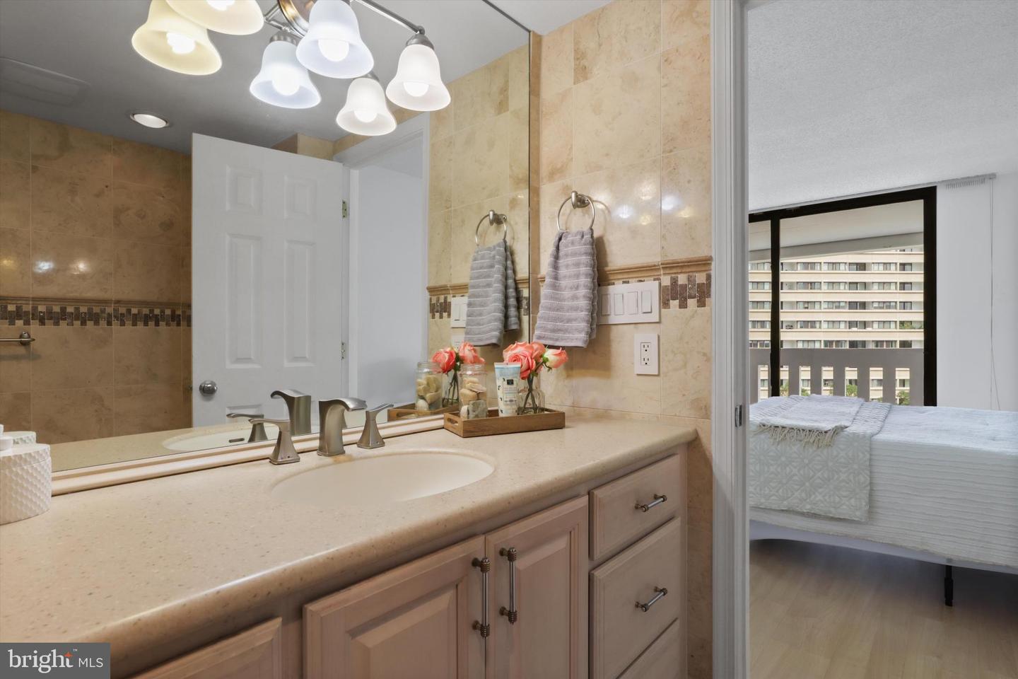 6101 EDSALL RD #611, ALEXANDRIA, Virginia 22304, 2 Bedrooms Bedrooms, ,2 BathroomsBathrooms,Residential,For sale,6101 EDSALL RD #611,VAAX2046054 MLS # VAAX2046054