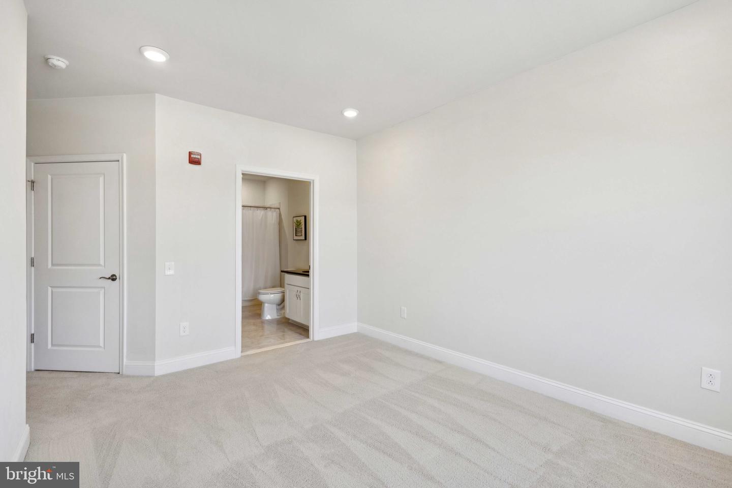 2907 BLEEKER ST #3-404, FAIRFAX, Virginia 22031, 2 Bedrooms Bedrooms, ,2 BathroomsBathrooms,Residential,For sale,2907 BLEEKER ST #3-404,VAFX2245084 MLS # VAFX2245084