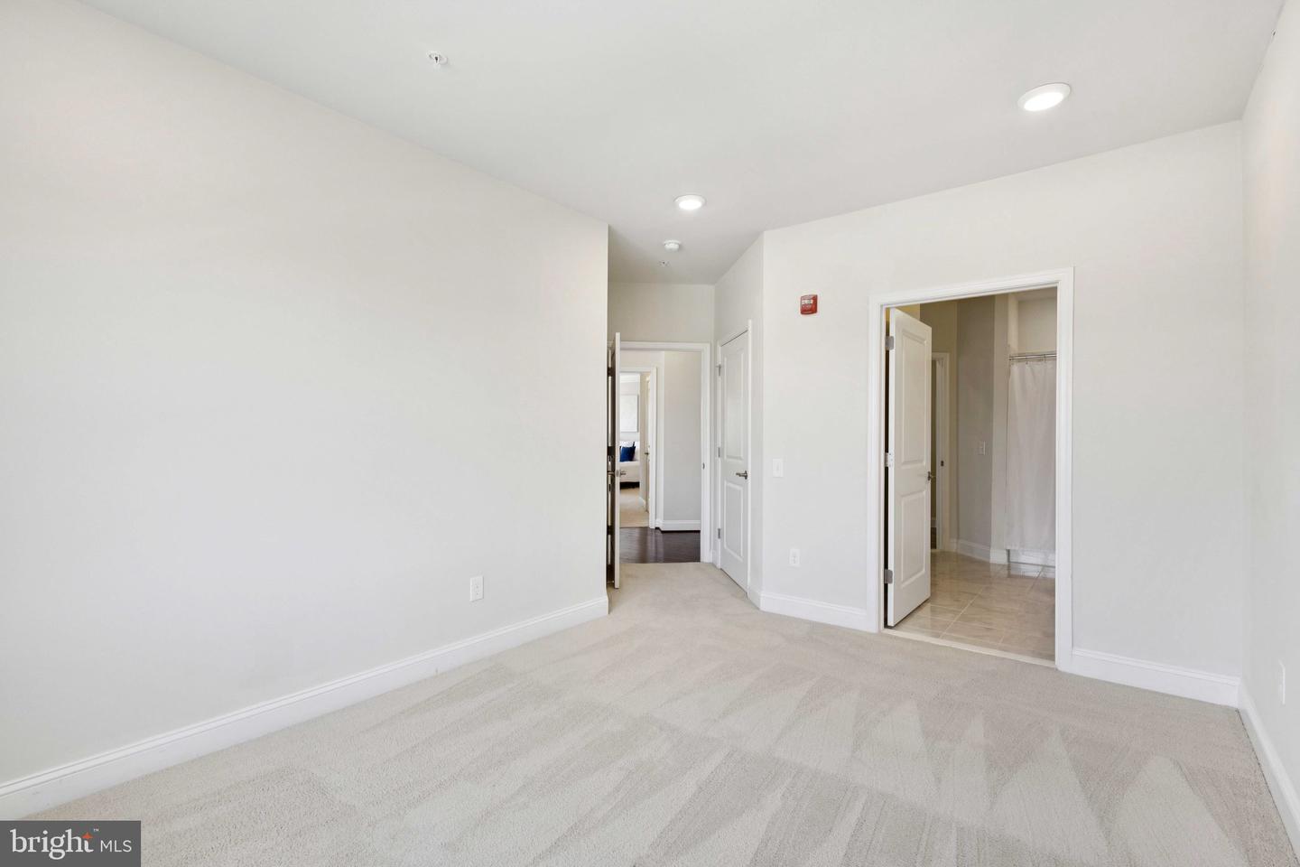 2907 BLEEKER ST #3-404, FAIRFAX, Virginia 22031, 2 Bedrooms Bedrooms, ,2 BathroomsBathrooms,Residential,For sale,2907 BLEEKER ST #3-404,VAFX2245084 MLS # VAFX2245084