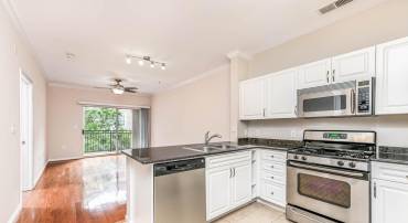 12909 CENTRE PARK CIR #306, HERNDON, Virginia 20171, 1 Bedroom Bedrooms, ,1 BathroomBathrooms,Residential,For sale,12909 CENTRE PARK CIR #306,VAFX2245160 MLS # VAFX2245160