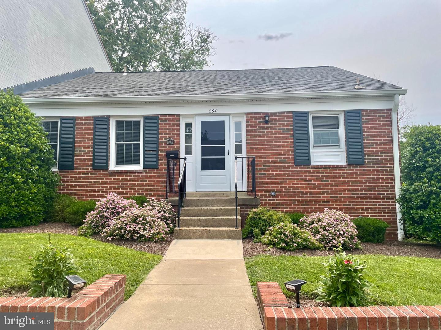 264 FAIRFIELD DR, WARRENTON, Virginia 20186, 2 Bedrooms Bedrooms, ,3 BathroomsBathrooms,Residential,For sale,264 FAIRFIELD DR,VAFQ2016938 MLS # VAFQ2016938