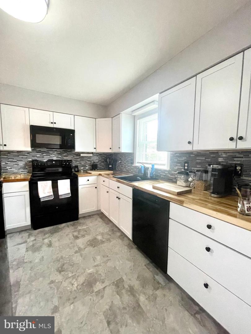 264 FAIRFIELD DR, WARRENTON, Virginia 20186, 2 Bedrooms Bedrooms, ,3 BathroomsBathrooms,Residential,For sale,264 FAIRFIELD DR,VAFQ2016938 MLS # VAFQ2016938