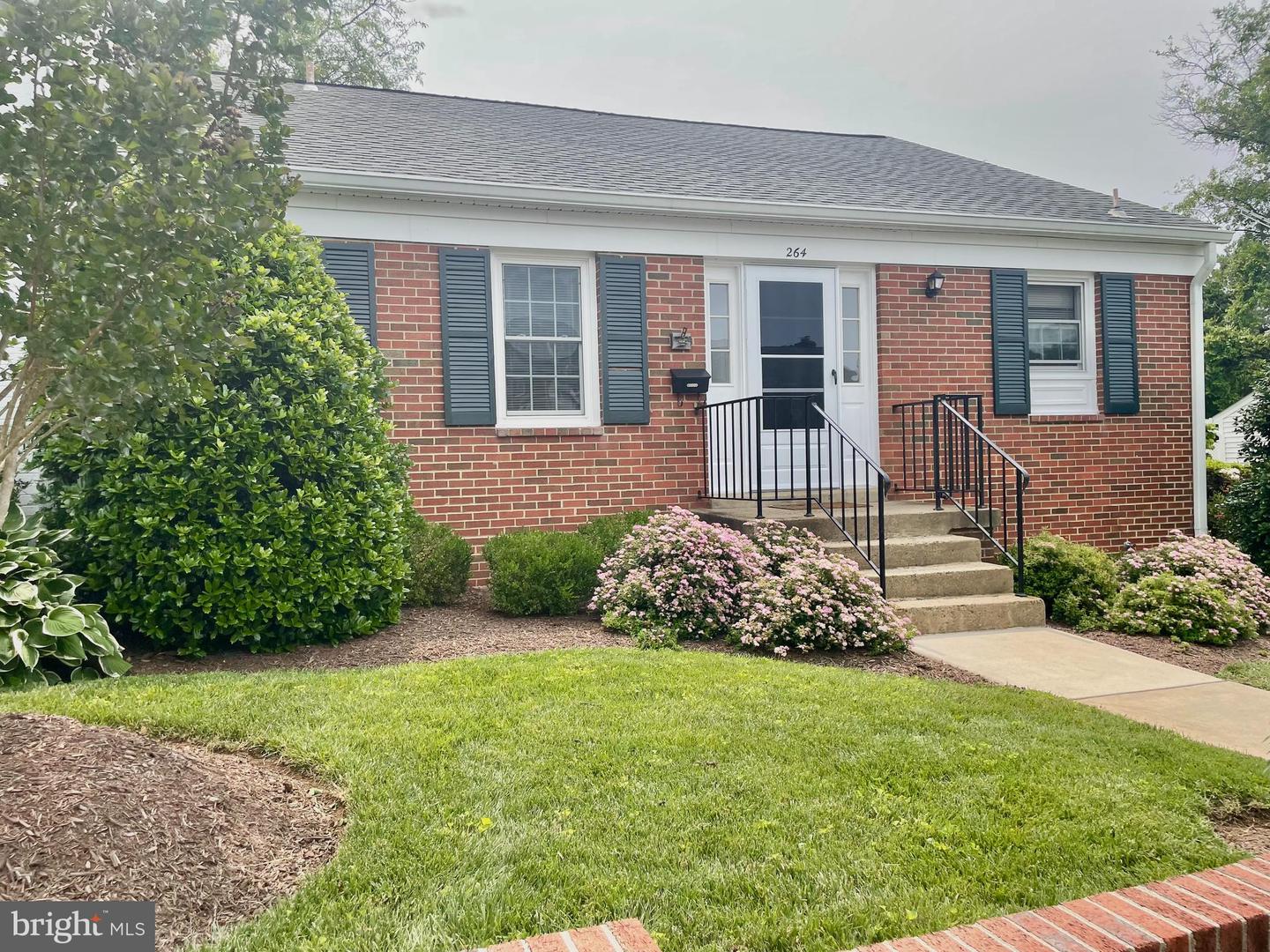 264 FAIRFIELD DR, WARRENTON, Virginia 20186, 2 Bedrooms Bedrooms, ,3 BathroomsBathrooms,Residential,For sale,264 FAIRFIELD DR,VAFQ2016938 MLS # VAFQ2016938