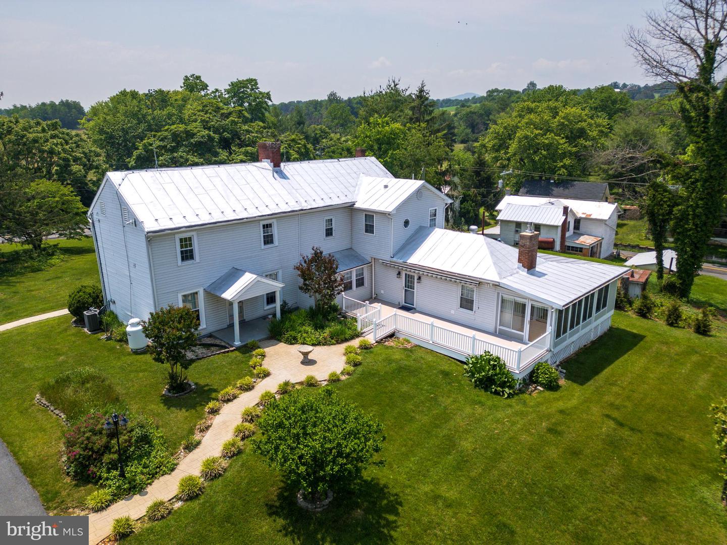 887 NATURAL CHIMNEYS RD, MOUNT SOLON, Virginia 22843, 4 Bedrooms Bedrooms, ,3 BathroomsBathrooms,Residential,For sale,887 NATURAL CHIMNEYS RD,VAAG2000602 MLS # VAAG2000602
