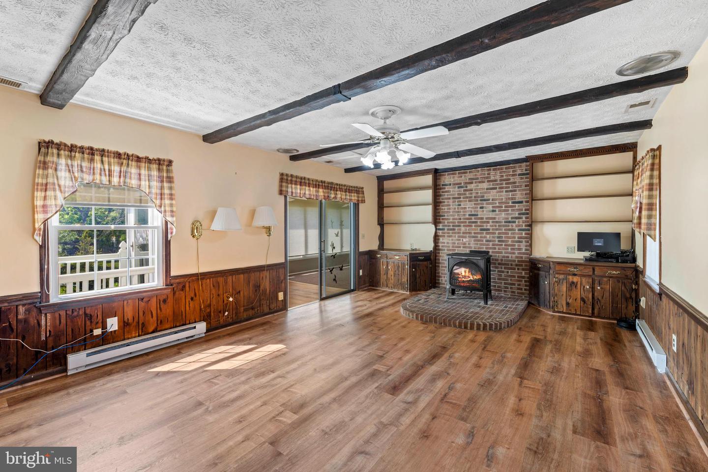 887 NATURAL CHIMNEYS RD, MOUNT SOLON, Virginia 22843, 4 Bedrooms Bedrooms, ,3 BathroomsBathrooms,Residential,For sale,887 NATURAL CHIMNEYS RD,VAAG2000602 MLS # VAAG2000602