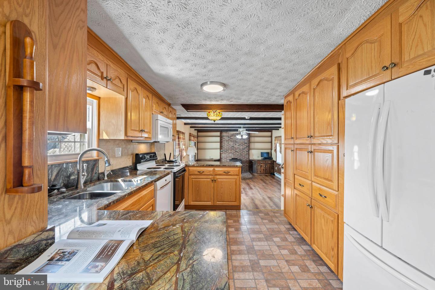 887 NATURAL CHIMNEYS RD, MOUNT SOLON, Virginia 22843, 4 Bedrooms Bedrooms, ,3 BathroomsBathrooms,Residential,For sale,887 NATURAL CHIMNEYS RD,VAAG2000602 MLS # VAAG2000602
