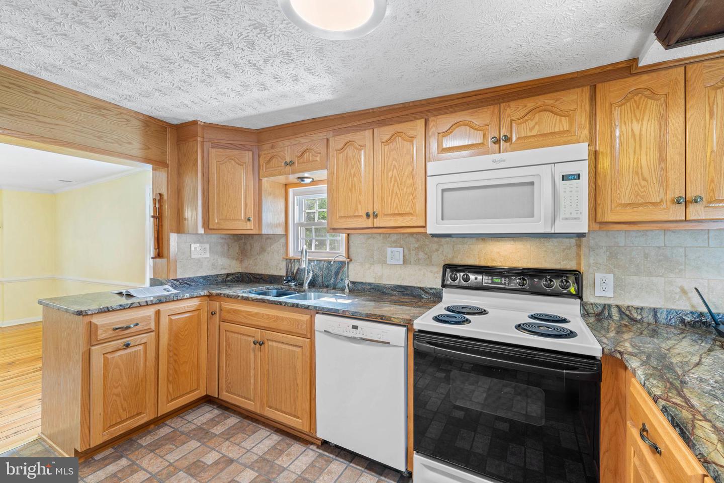 887 NATURAL CHIMNEYS RD, MOUNT SOLON, Virginia 22843, 4 Bedrooms Bedrooms, ,3 BathroomsBathrooms,Residential,For sale,887 NATURAL CHIMNEYS RD,VAAG2000602 MLS # VAAG2000602