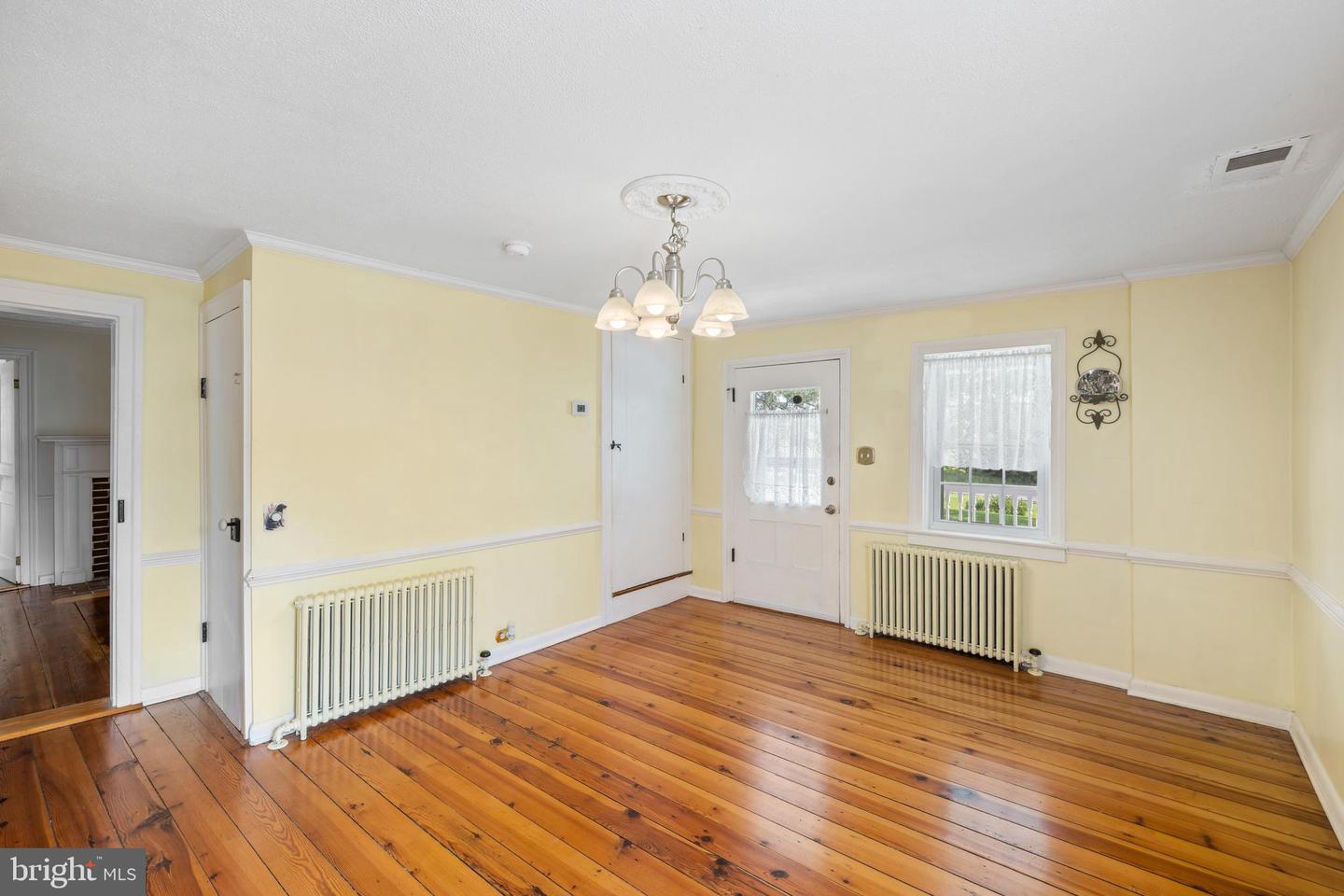 887 NATURAL CHIMNEYS RD, MOUNT SOLON, Virginia 22843, 4 Bedrooms Bedrooms, ,3 BathroomsBathrooms,Residential,For sale,887 NATURAL CHIMNEYS RD,VAAG2000602 MLS # VAAG2000602