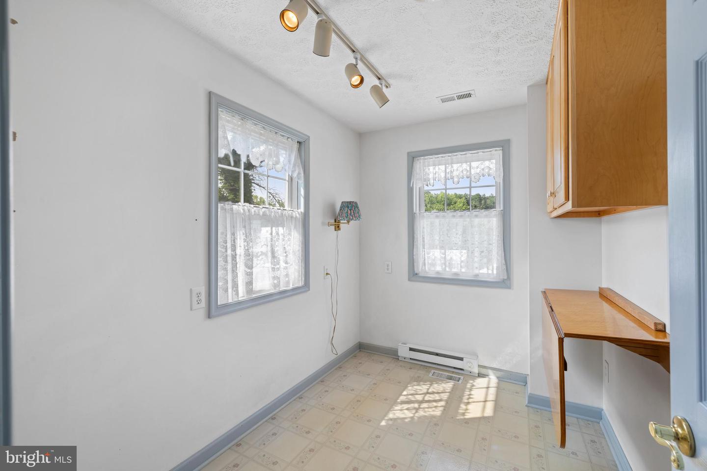 887 NATURAL CHIMNEYS RD, MOUNT SOLON, Virginia 22843, 4 Bedrooms Bedrooms, ,3 BathroomsBathrooms,Residential,For sale,887 NATURAL CHIMNEYS RD,VAAG2000602 MLS # VAAG2000602