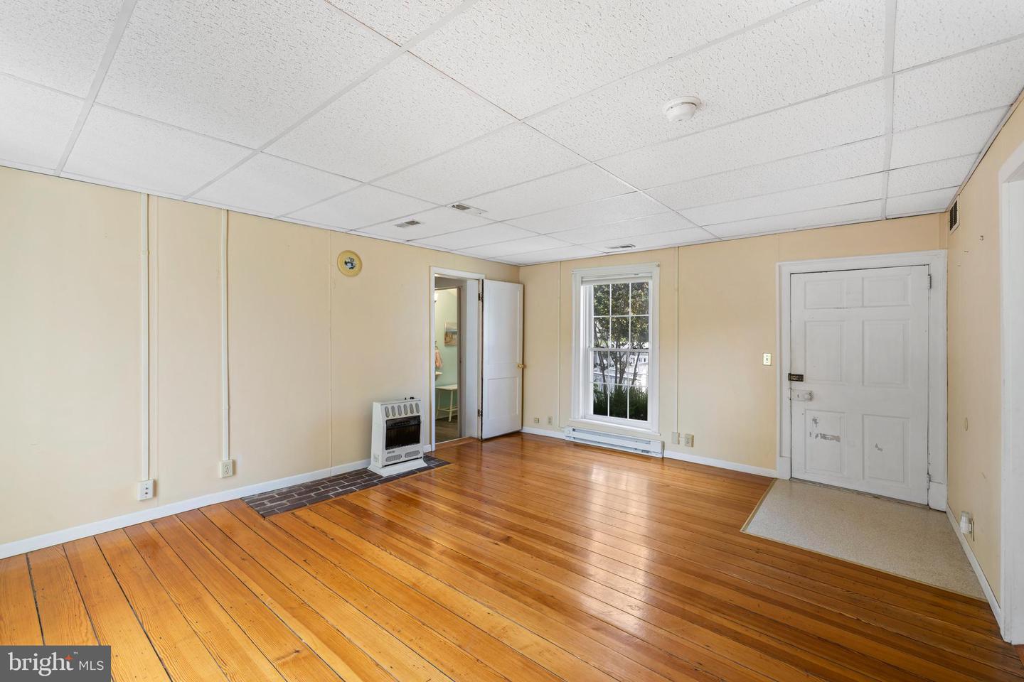 887 NATURAL CHIMNEYS RD, MOUNT SOLON, Virginia 22843, 4 Bedrooms Bedrooms, ,3 BathroomsBathrooms,Residential,For sale,887 NATURAL CHIMNEYS RD,VAAG2000602 MLS # VAAG2000602