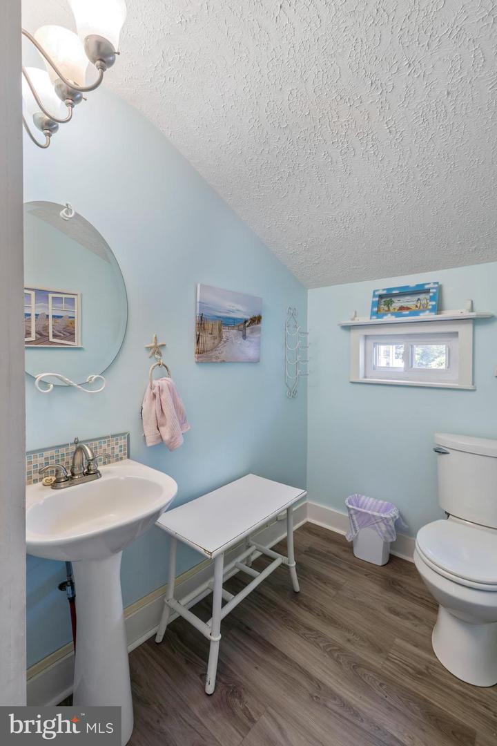 887 NATURAL CHIMNEYS RD, MOUNT SOLON, Virginia 22843, 4 Bedrooms Bedrooms, ,3 BathroomsBathrooms,Residential,For sale,887 NATURAL CHIMNEYS RD,VAAG2000602 MLS # VAAG2000602