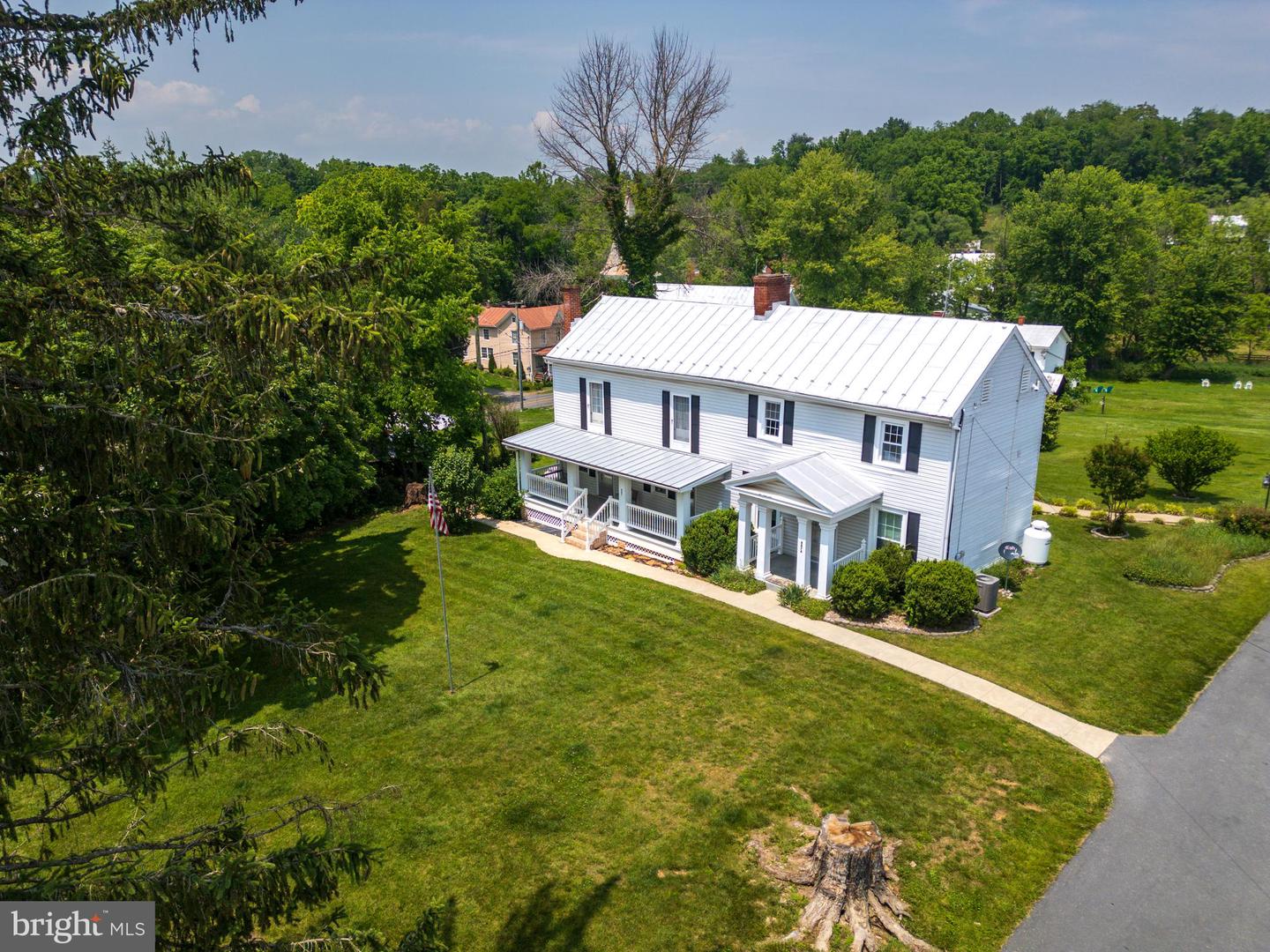 887 NATURAL CHIMNEYS RD, MOUNT SOLON, Virginia 22843, 4 Bedrooms Bedrooms, ,3 BathroomsBathrooms,Residential,For sale,887 NATURAL CHIMNEYS RD,VAAG2000602 MLS # VAAG2000602