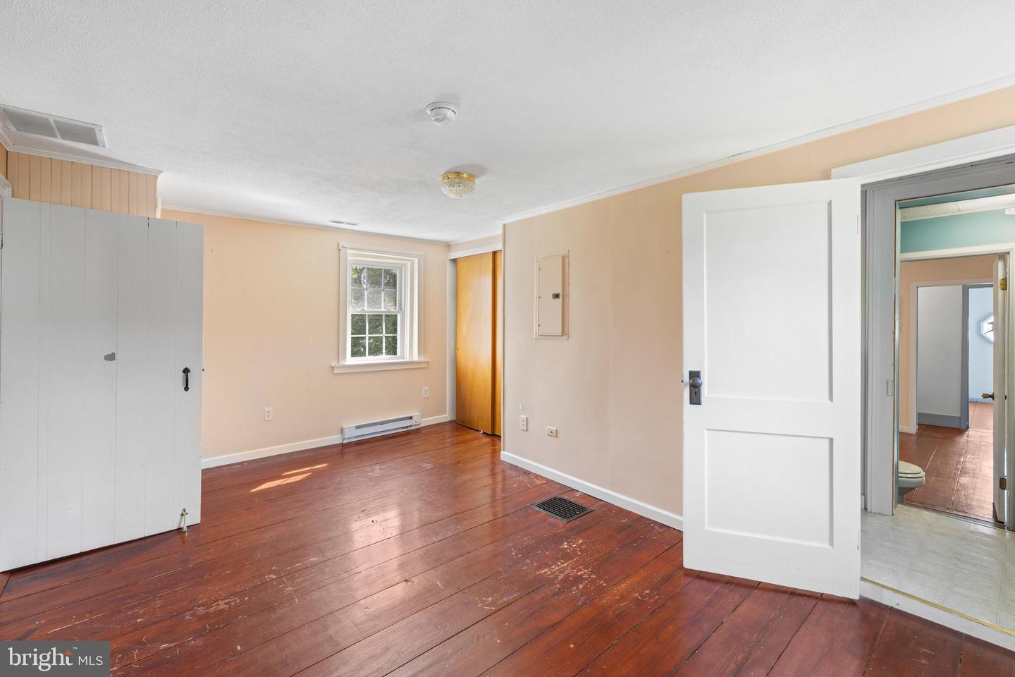887 NATURAL CHIMNEYS RD, MOUNT SOLON, Virginia 22843, 4 Bedrooms Bedrooms, ,3 BathroomsBathrooms,Residential,For sale,887 NATURAL CHIMNEYS RD,VAAG2000602 MLS # VAAG2000602