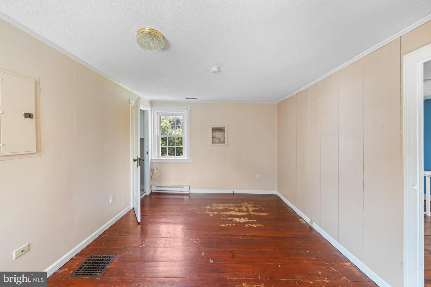 887 NATURAL CHIMNEYS RD, MOUNT SOLON, Virginia 22843, 4 Bedrooms Bedrooms, ,3 BathroomsBathrooms,Residential,For sale,887 NATURAL CHIMNEYS RD,VAAG2000602 MLS # VAAG2000602