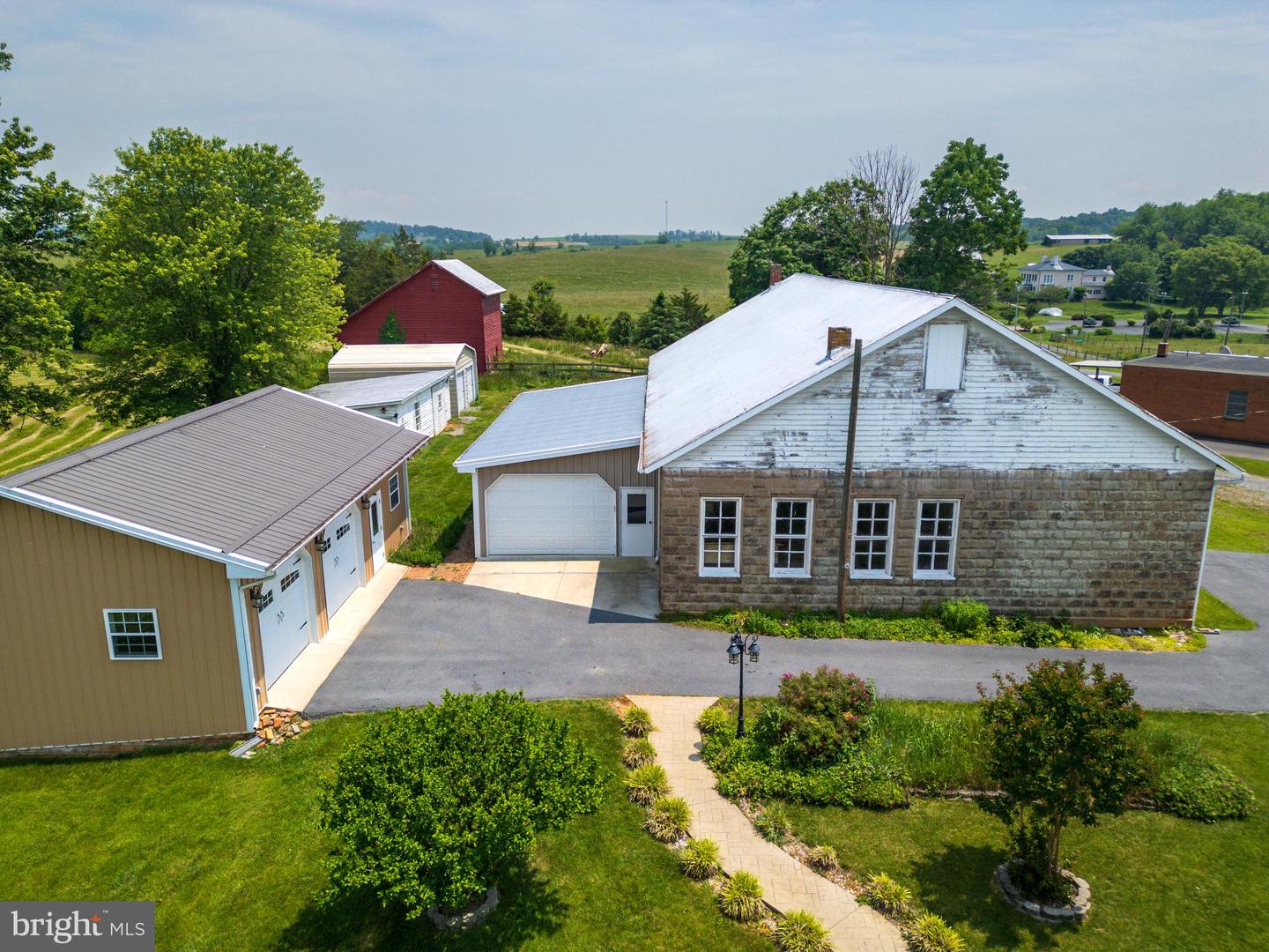 887 NATURAL CHIMNEYS RD, MOUNT SOLON, Virginia 22843, 4 Bedrooms Bedrooms, ,3 BathroomsBathrooms,Residential,For sale,887 NATURAL CHIMNEYS RD,VAAG2000602 MLS # VAAG2000602