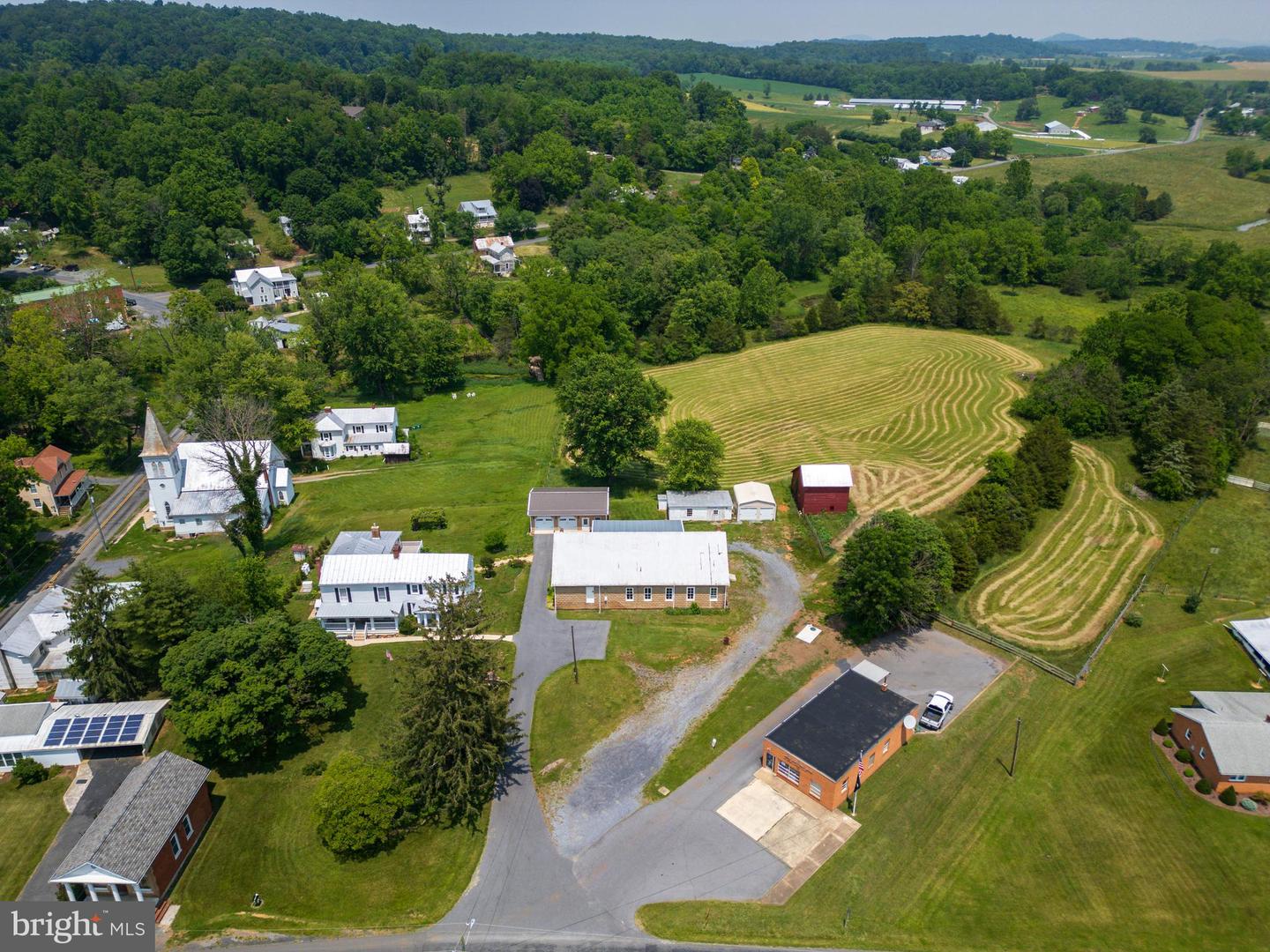 887 NATURAL CHIMNEYS RD, MOUNT SOLON, Virginia 22843, 4 Bedrooms Bedrooms, ,3 BathroomsBathrooms,Residential,For sale,887 NATURAL CHIMNEYS RD,VAAG2000602 MLS # VAAG2000602