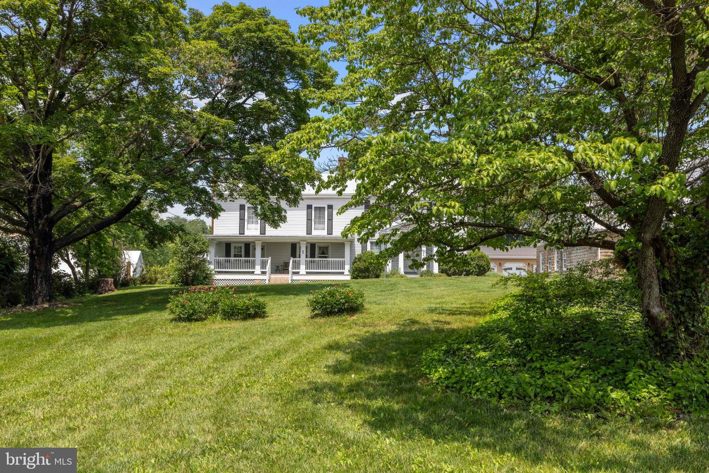 887 NATURAL CHIMNEYS RD, MOUNT SOLON, Virginia 22843, 4 Bedrooms Bedrooms, ,3 BathroomsBathrooms,Residential,For sale,887 NATURAL CHIMNEYS RD,VAAG2000602 MLS # VAAG2000602