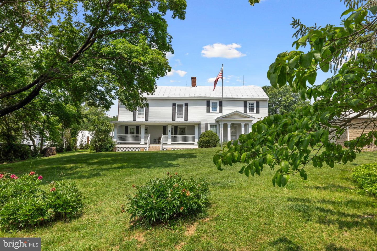 887 NATURAL CHIMNEYS RD, MOUNT SOLON, Virginia 22843, 4 Bedrooms Bedrooms, ,3 BathroomsBathrooms,Residential,For sale,887 NATURAL CHIMNEYS RD,VAAG2000602 MLS # VAAG2000602