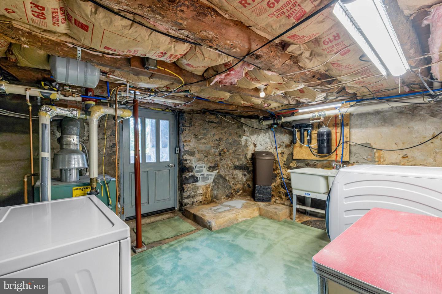 887 NATURAL CHIMNEYS RD, MOUNT SOLON, Virginia 22843, 4 Bedrooms Bedrooms, ,3 BathroomsBathrooms,Residential,For sale,887 NATURAL CHIMNEYS RD,VAAG2000602 MLS # VAAG2000602