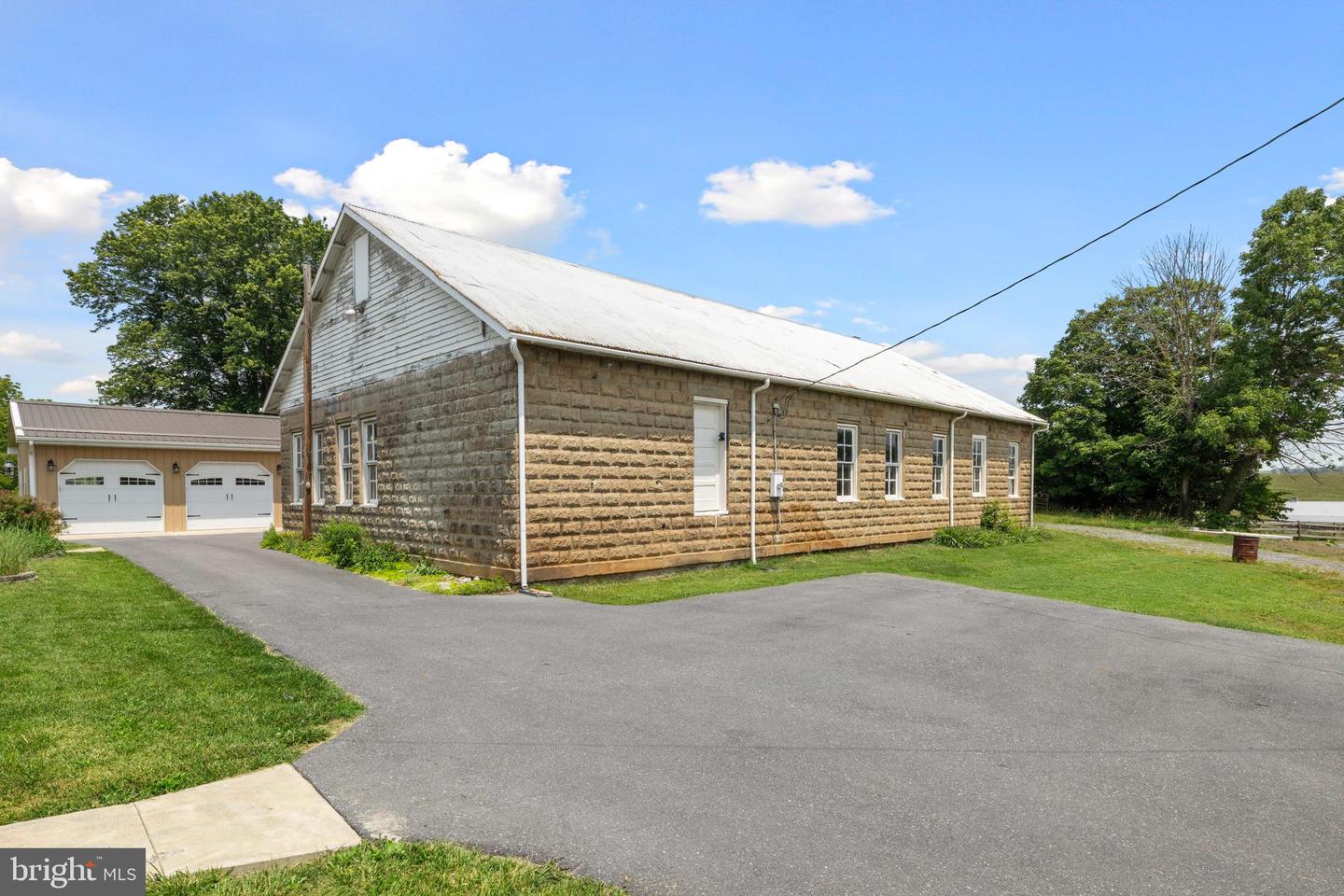 887 NATURAL CHIMNEYS RD, MOUNT SOLON, Virginia 22843, 4 Bedrooms Bedrooms, ,3 BathroomsBathrooms,Residential,For sale,887 NATURAL CHIMNEYS RD,VAAG2000602 MLS # VAAG2000602