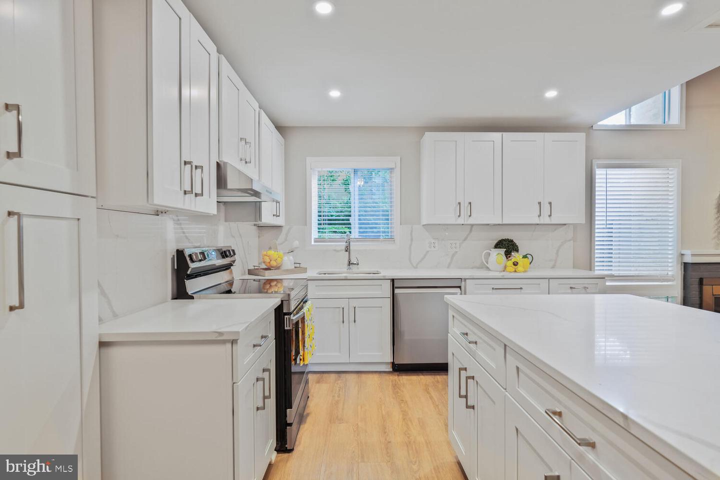 4149 ELIZABETH LN, ANNANDALE, Virginia 22003, 5 Bedrooms Bedrooms, ,2 BathroomsBathrooms,Residential,For sale,4149 ELIZABETH LN,VAFX2245366 MLS # VAFX2245366