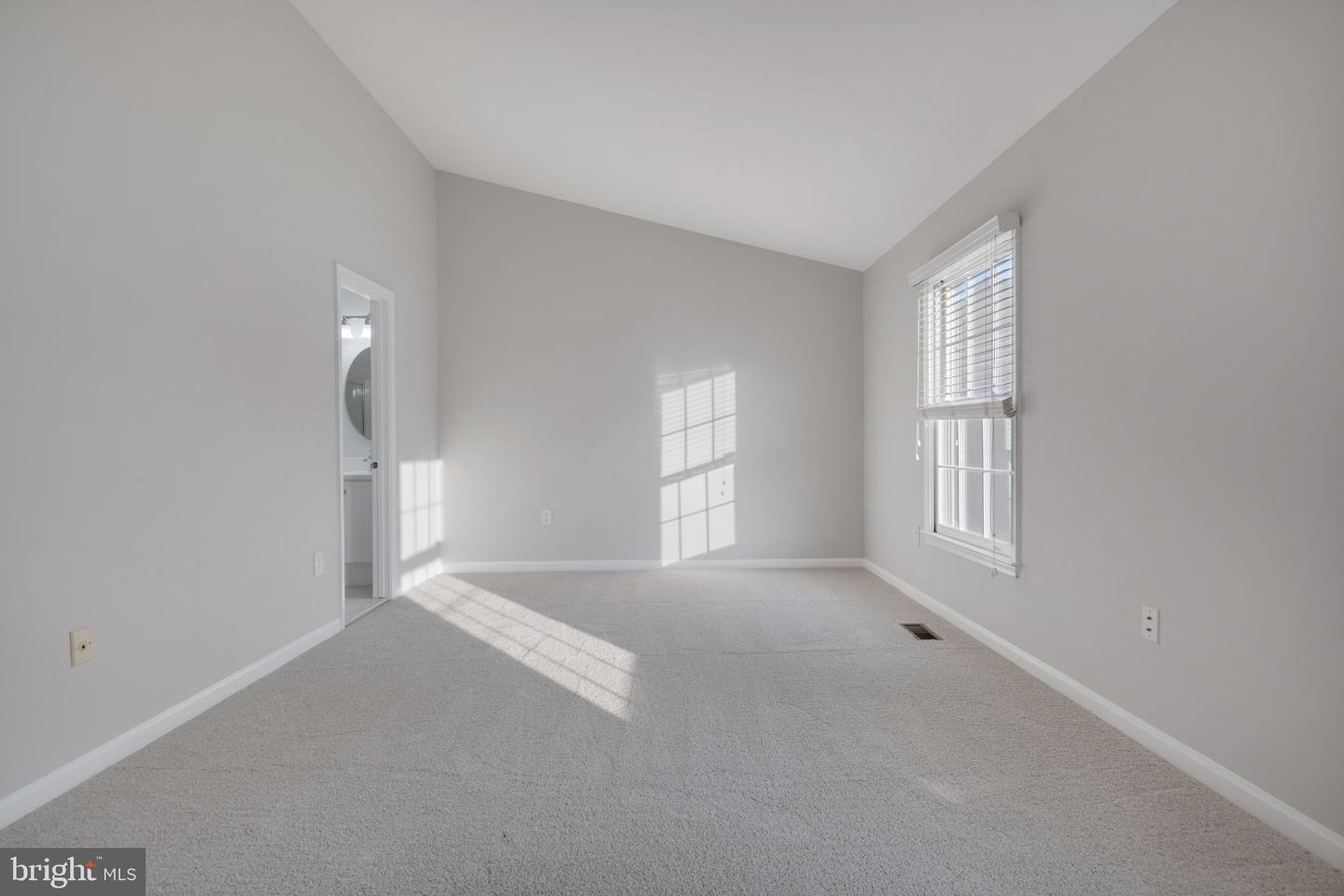 7267 OLDE LANTERN WAY, SPRINGFIELD, Virginia 22152, 3 Bedrooms Bedrooms, ,3 BathroomsBathrooms,Residential,For sale,7267 OLDE LANTERN WAY,VAFX2245908 MLS # VAFX2245908