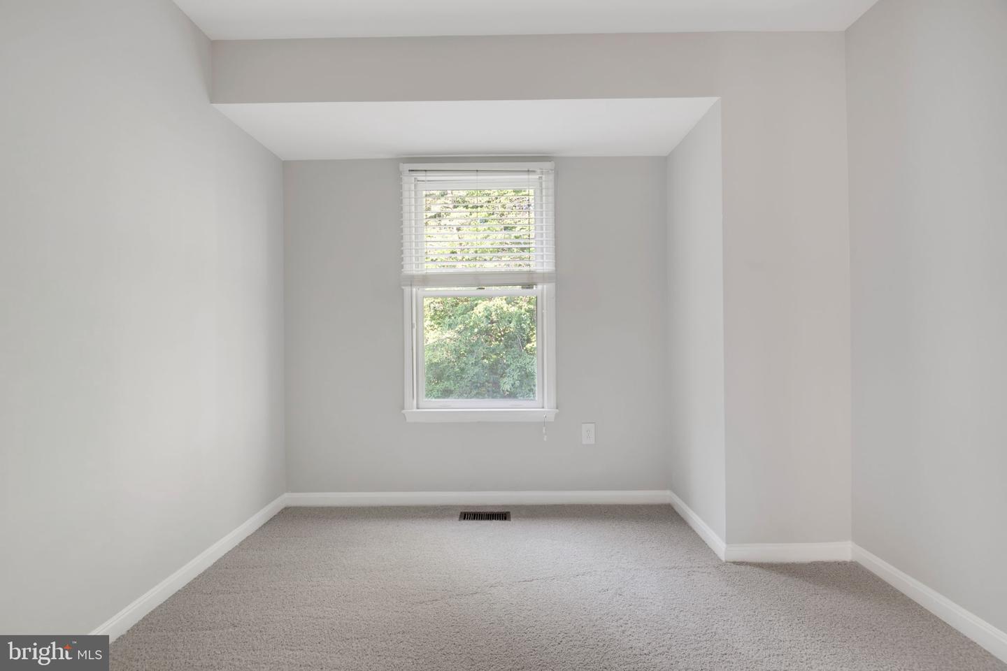 7267 OLDE LANTERN WAY, SPRINGFIELD, Virginia 22152, 3 Bedrooms Bedrooms, ,3 BathroomsBathrooms,Residential,For sale,7267 OLDE LANTERN WAY,VAFX2245908 MLS # VAFX2245908