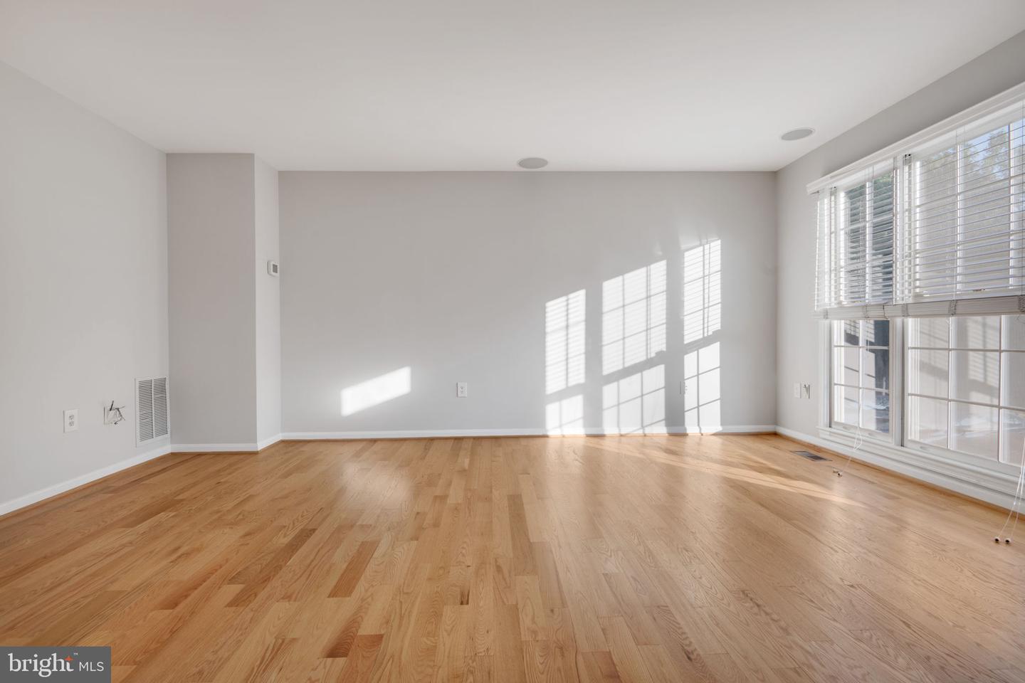 7267 OLDE LANTERN WAY, SPRINGFIELD, Virginia 22152, 3 Bedrooms Bedrooms, ,3 BathroomsBathrooms,Residential,For sale,7267 OLDE LANTERN WAY,VAFX2245908 MLS # VAFX2245908