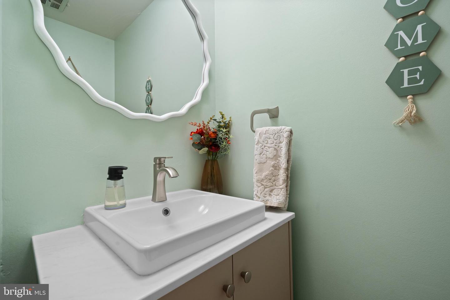 9867 LAKEPOINTE DR, BURKE, Virginia 22015, 3 Bedrooms Bedrooms, ,2 BathroomsBathrooms,Residential,For sale,9867 LAKEPOINTE DR,VAFX2246104 MLS # VAFX2246104