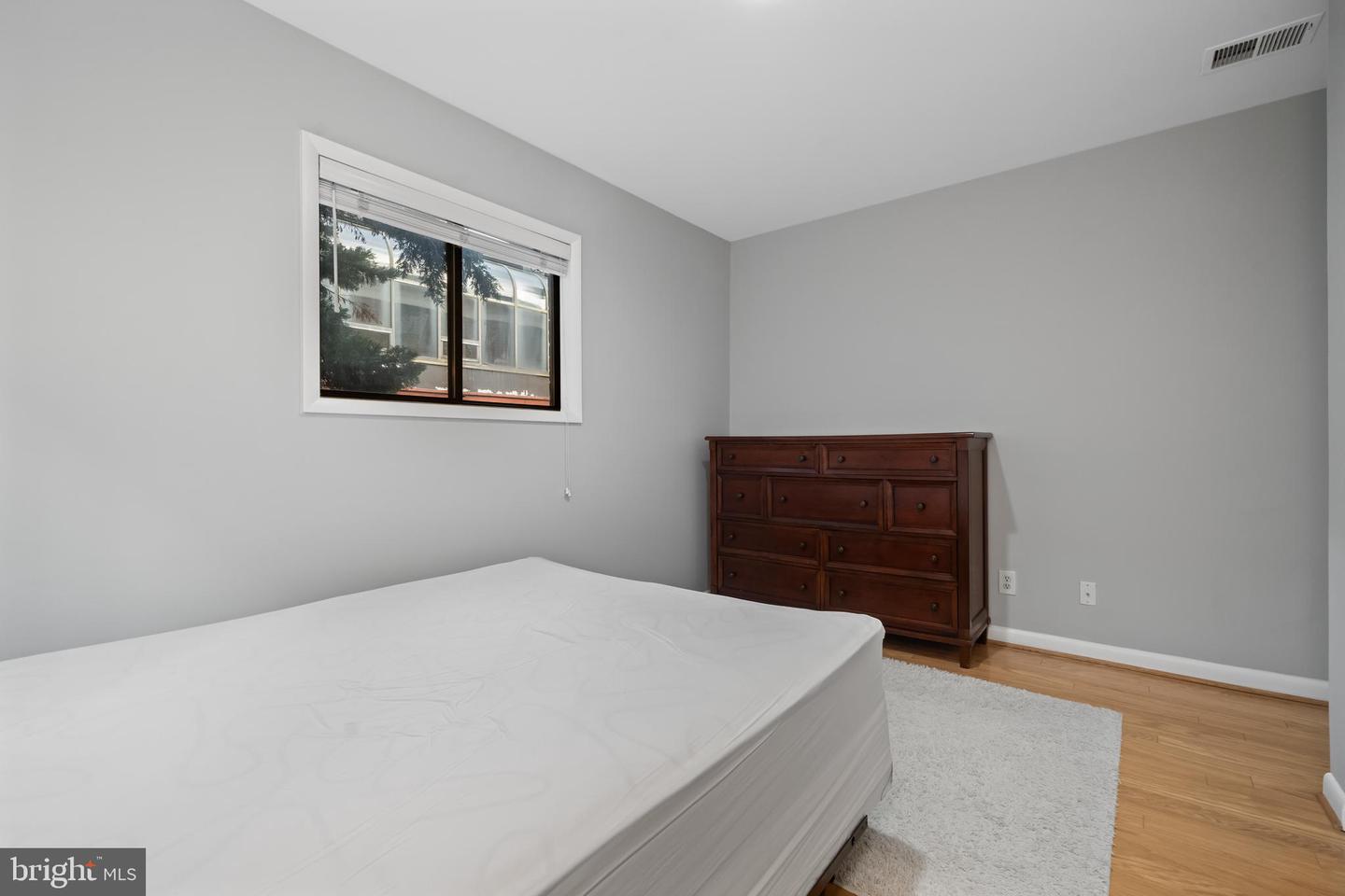 2702 DARTMOUTH RD #3, ALEXANDRIA, Virginia 22314, 2 Bedrooms Bedrooms, ,1 BathroomBathrooms,Residential,For sale,2702 DARTMOUTH RD #3,VAAX2046288 MLS # VAAX2046288
