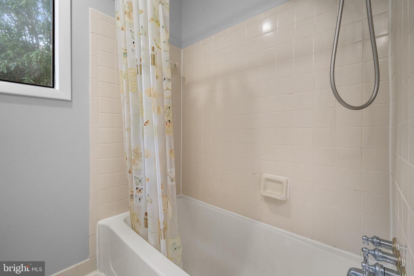 2702 DARTMOUTH RD #3, ALEXANDRIA, Virginia 22314, 2 Bedrooms Bedrooms, ,1 BathroomBathrooms,Residential,For sale,2702 DARTMOUTH RD #3,VAAX2046288 MLS # VAAX2046288