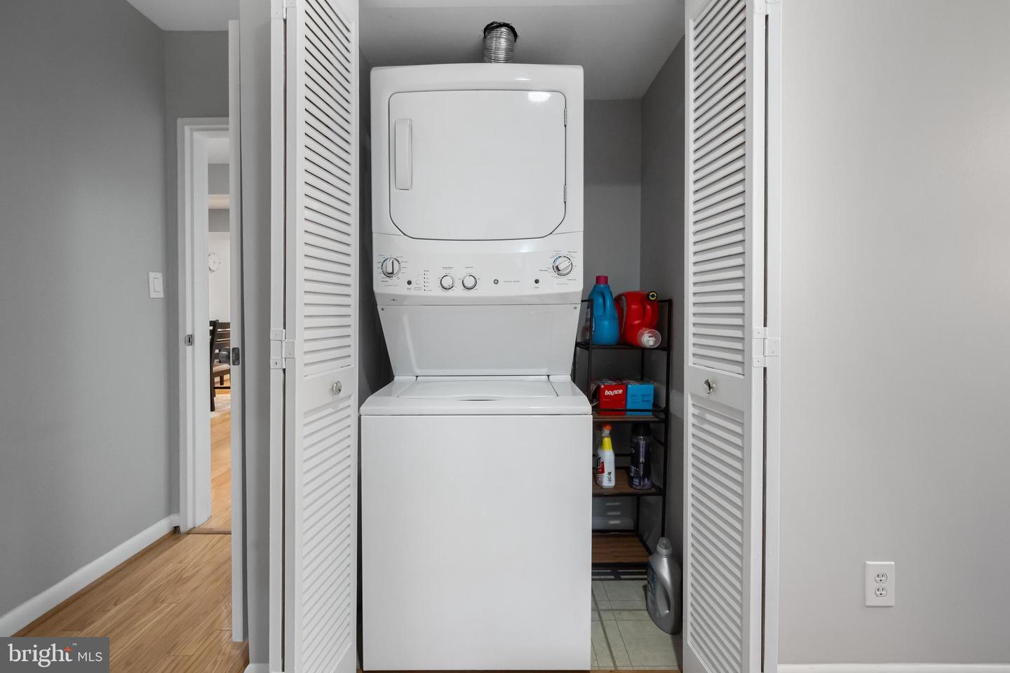 2702 DARTMOUTH RD #3, ALEXANDRIA, Virginia 22314, 2 Bedrooms Bedrooms, ,1 BathroomBathrooms,Residential,For sale,2702 DARTMOUTH RD #3,VAAX2046288 MLS # VAAX2046288