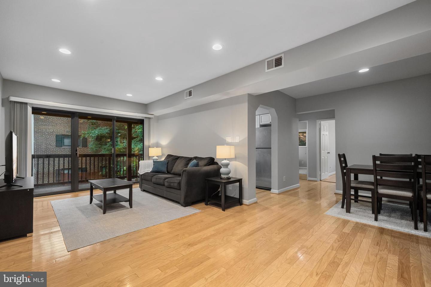 2702 DARTMOUTH RD #3, ALEXANDRIA, Virginia 22314, 2 Bedrooms Bedrooms, ,1 BathroomBathrooms,Residential,For sale,2702 DARTMOUTH RD #3,VAAX2046288 MLS # VAAX2046288