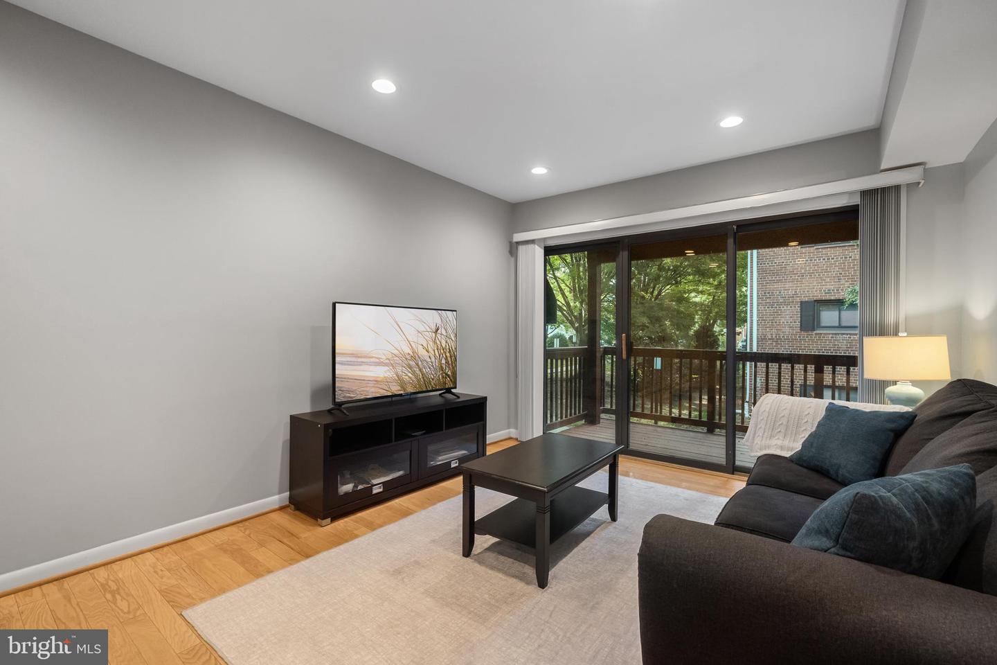 2702 DARTMOUTH RD #3, ALEXANDRIA, Virginia 22314, 2 Bedrooms Bedrooms, ,1 BathroomBathrooms,Residential,For sale,2702 DARTMOUTH RD #3,VAAX2046288 MLS # VAAX2046288