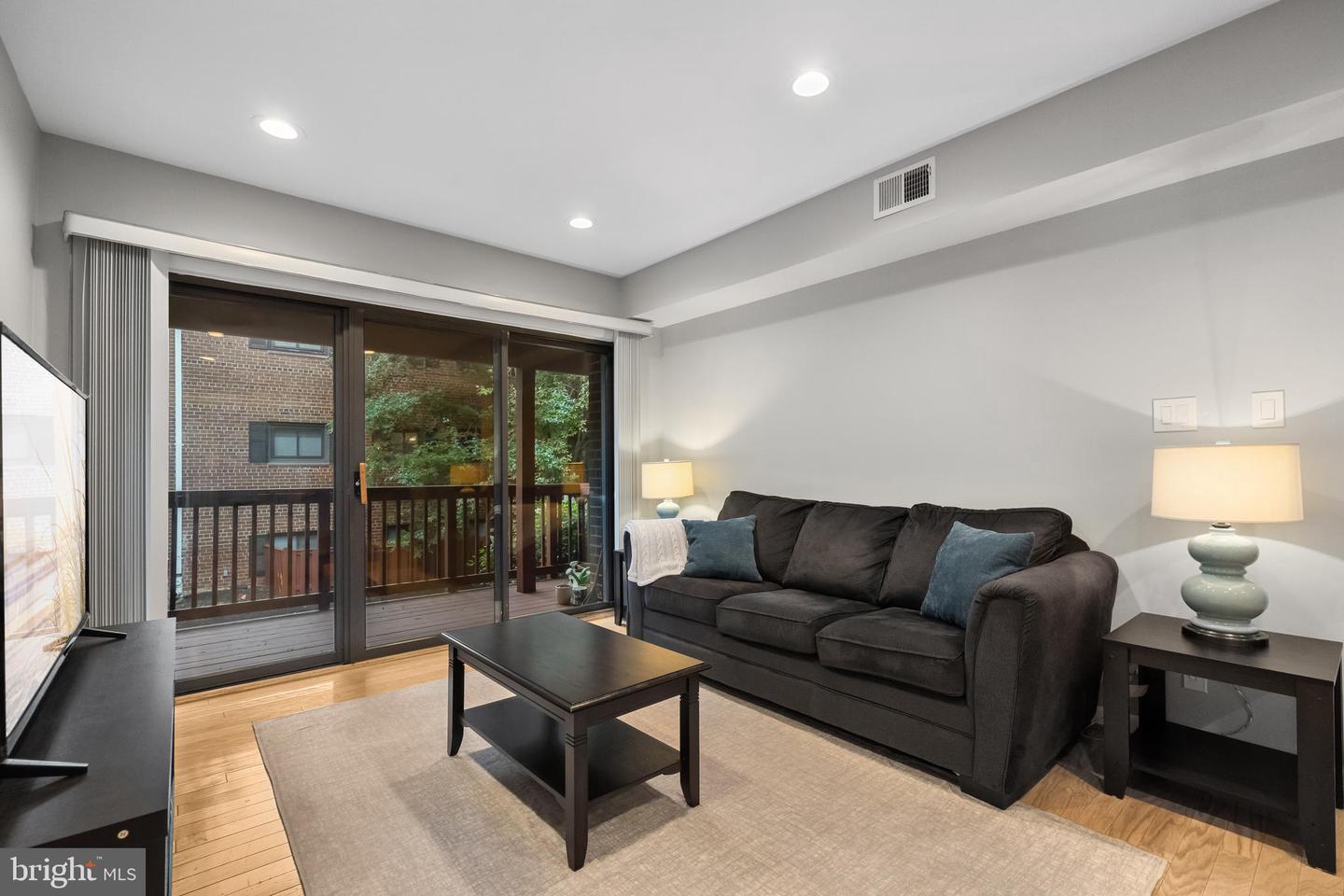 2702 DARTMOUTH RD #3, ALEXANDRIA, Virginia 22314, 2 Bedrooms Bedrooms, ,1 BathroomBathrooms,Residential,For sale,2702 DARTMOUTH RD #3,VAAX2046288 MLS # VAAX2046288