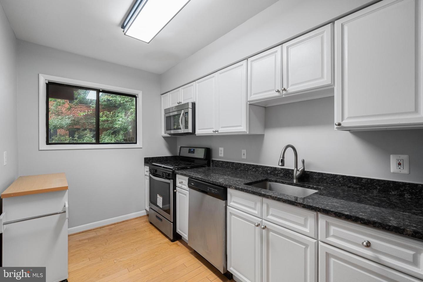 2702 DARTMOUTH RD #3, ALEXANDRIA, Virginia 22314, 2 Bedrooms Bedrooms, ,1 BathroomBathrooms,Residential,For sale,2702 DARTMOUTH RD #3,VAAX2046288 MLS # VAAX2046288