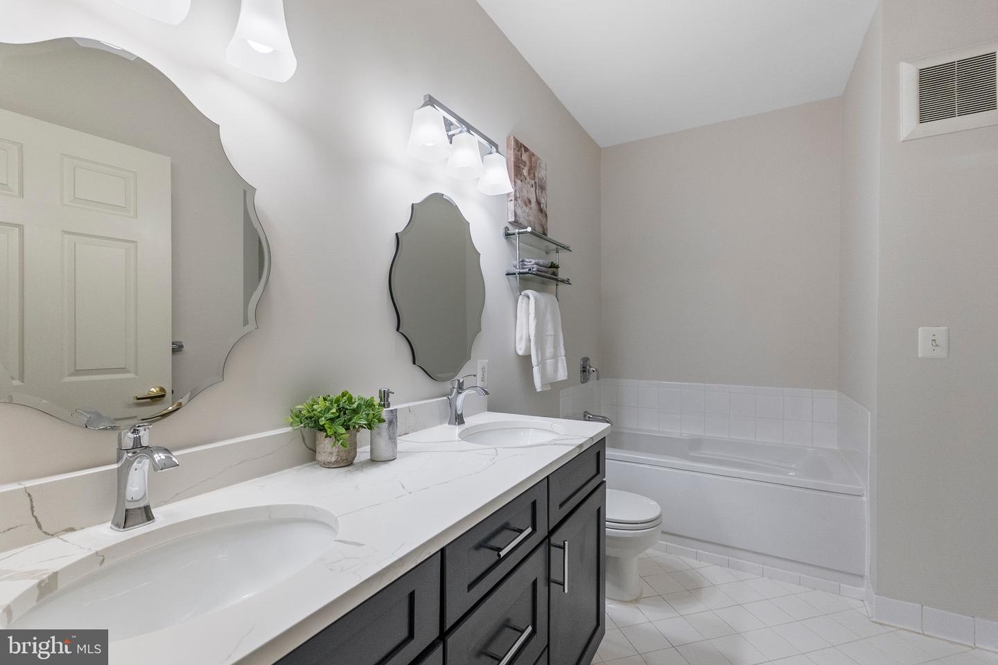 4951 BRENMAN PARK DR #209, ALEXANDRIA, Virginia 22304, 2 Bedrooms Bedrooms, ,2 BathroomsBathrooms,Residential,For sale,4951 BRENMAN PARK DR #209,VAAX2046290 MLS # VAAX2046290