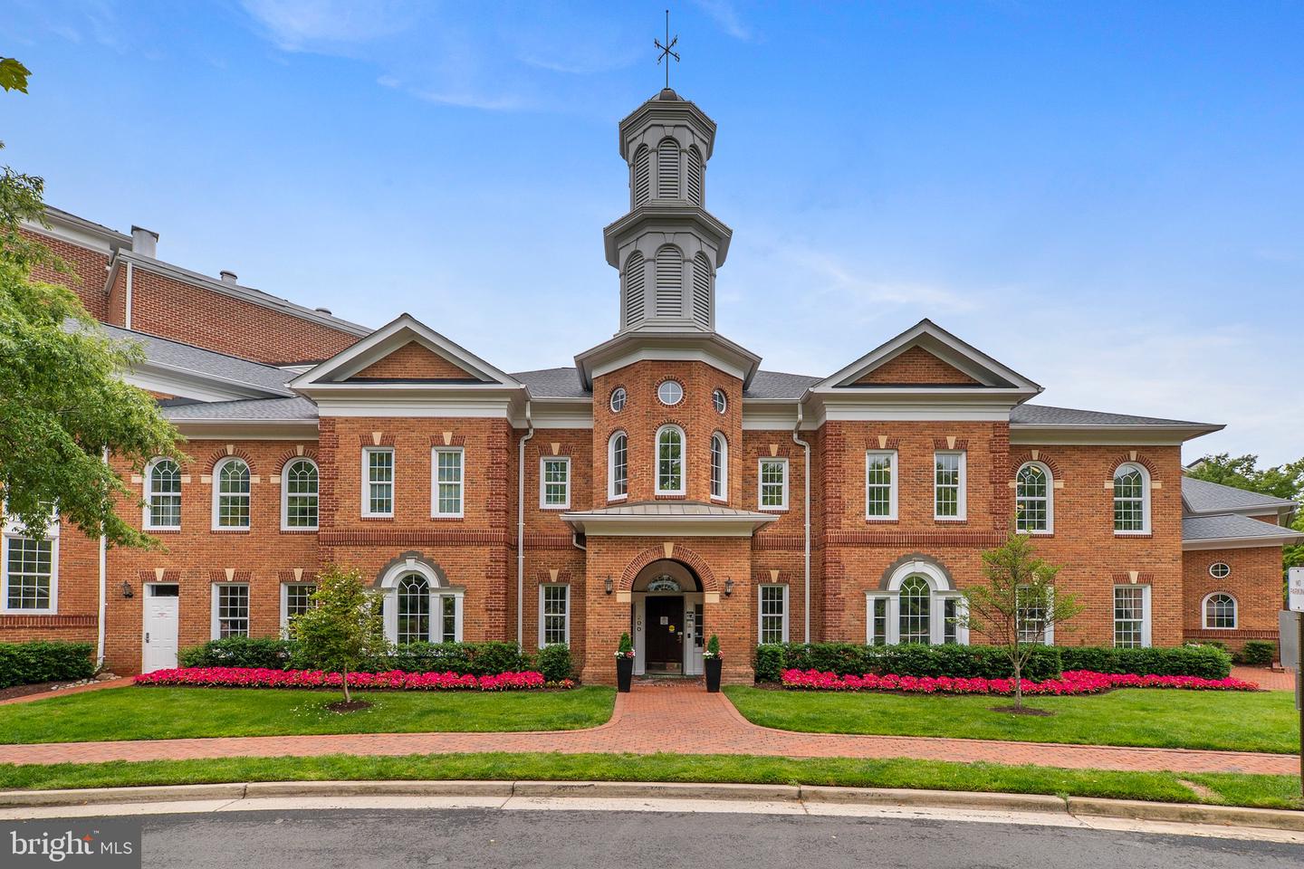 4951 BRENMAN PARK DR #209, ALEXANDRIA, Virginia 22304, 2 Bedrooms Bedrooms, ,2 BathroomsBathrooms,Residential,For sale,4951 BRENMAN PARK DR #209,VAAX2046290 MLS # VAAX2046290