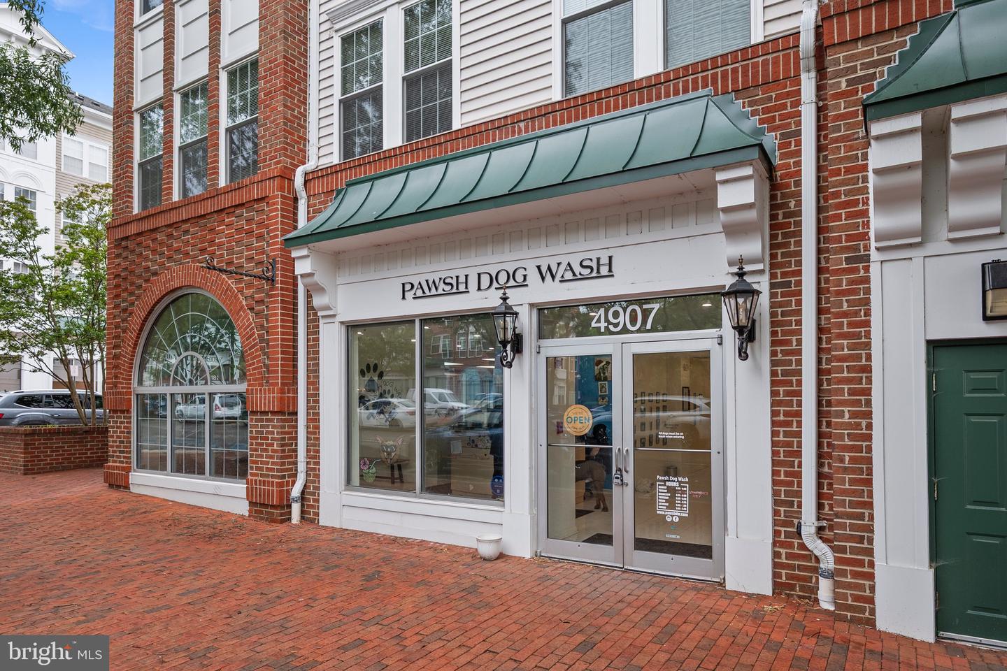 4951 BRENMAN PARK DR #209, ALEXANDRIA, Virginia 22304, 2 Bedrooms Bedrooms, ,2 BathroomsBathrooms,Residential,For sale,4951 BRENMAN PARK DR #209,VAAX2046290 MLS # VAAX2046290